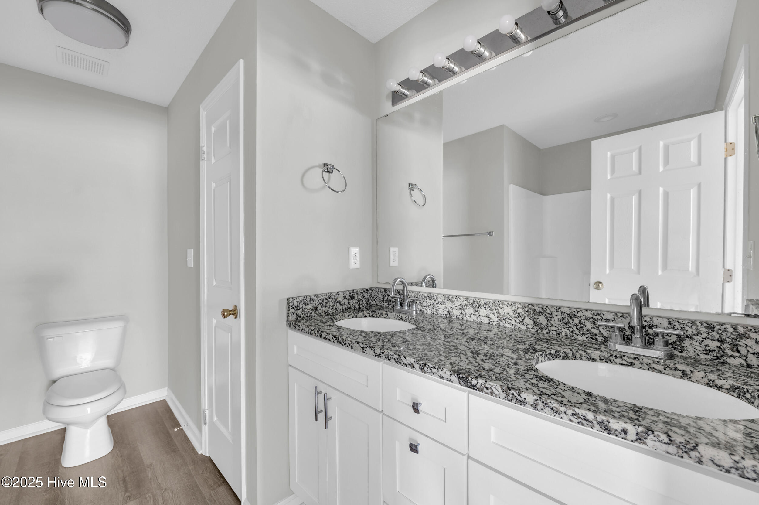 100536946 | Photo 18