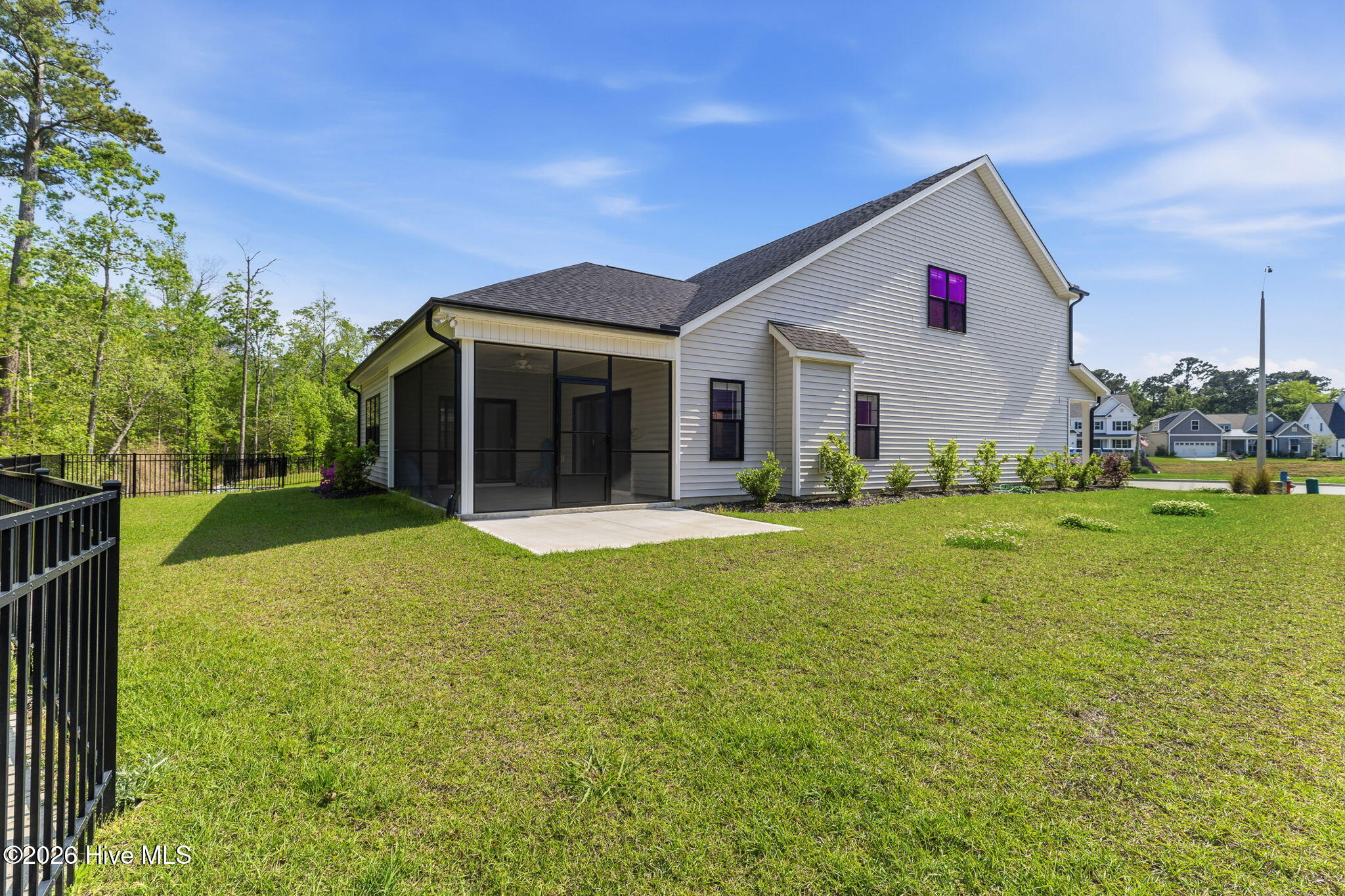 100567561 | Photo 56