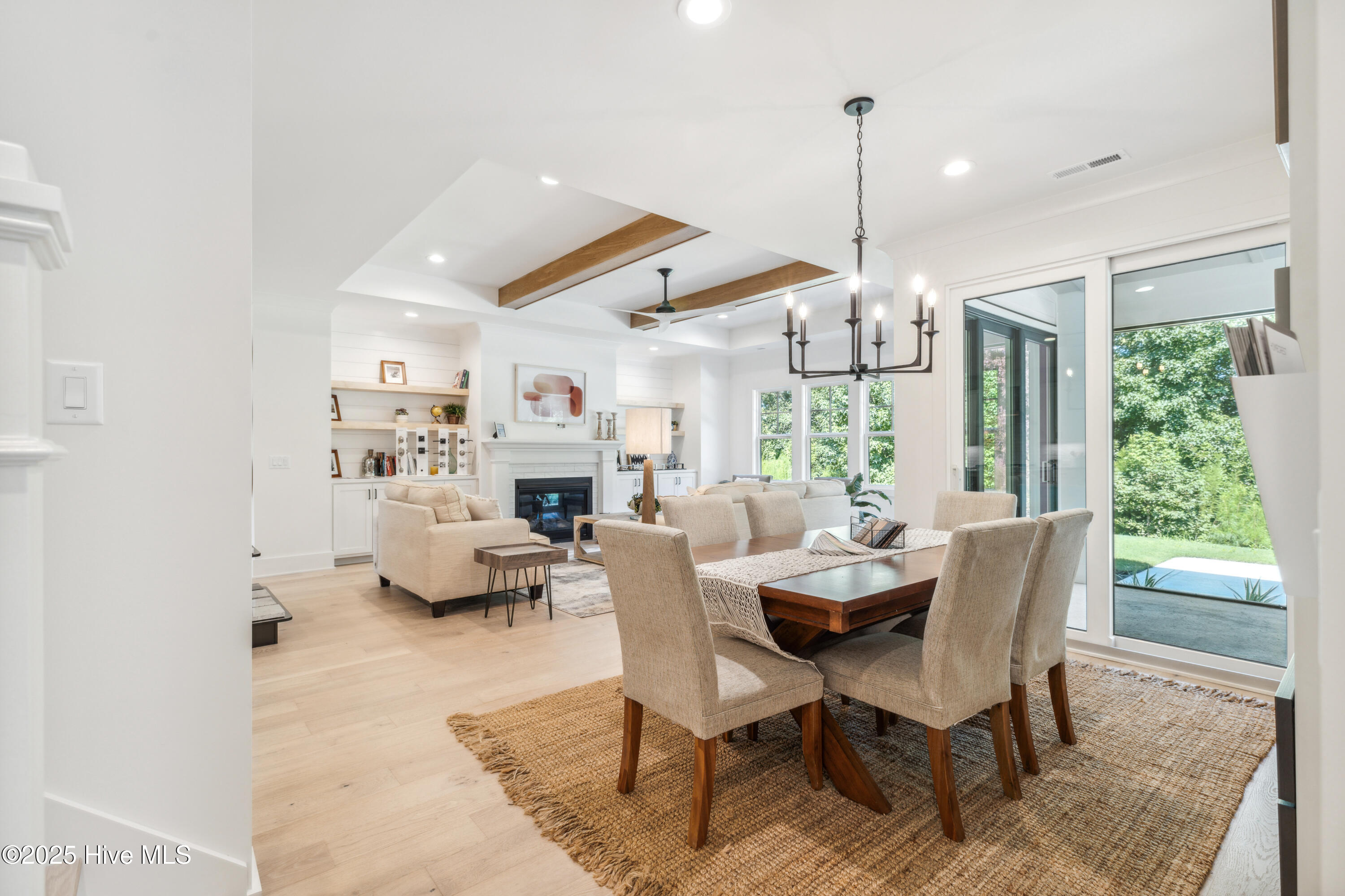 100523457 | Photo 31