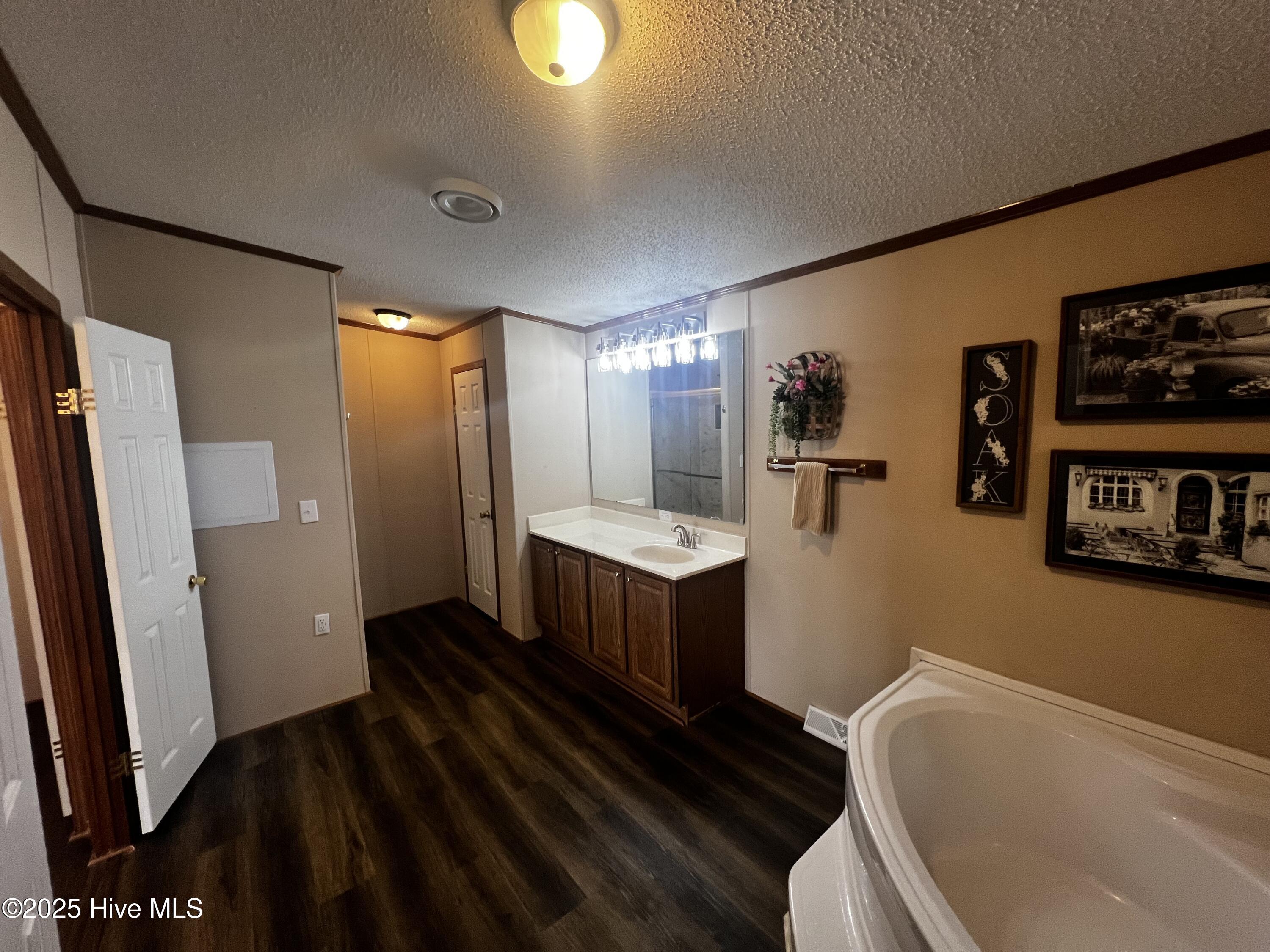 100546652 | Photo 15