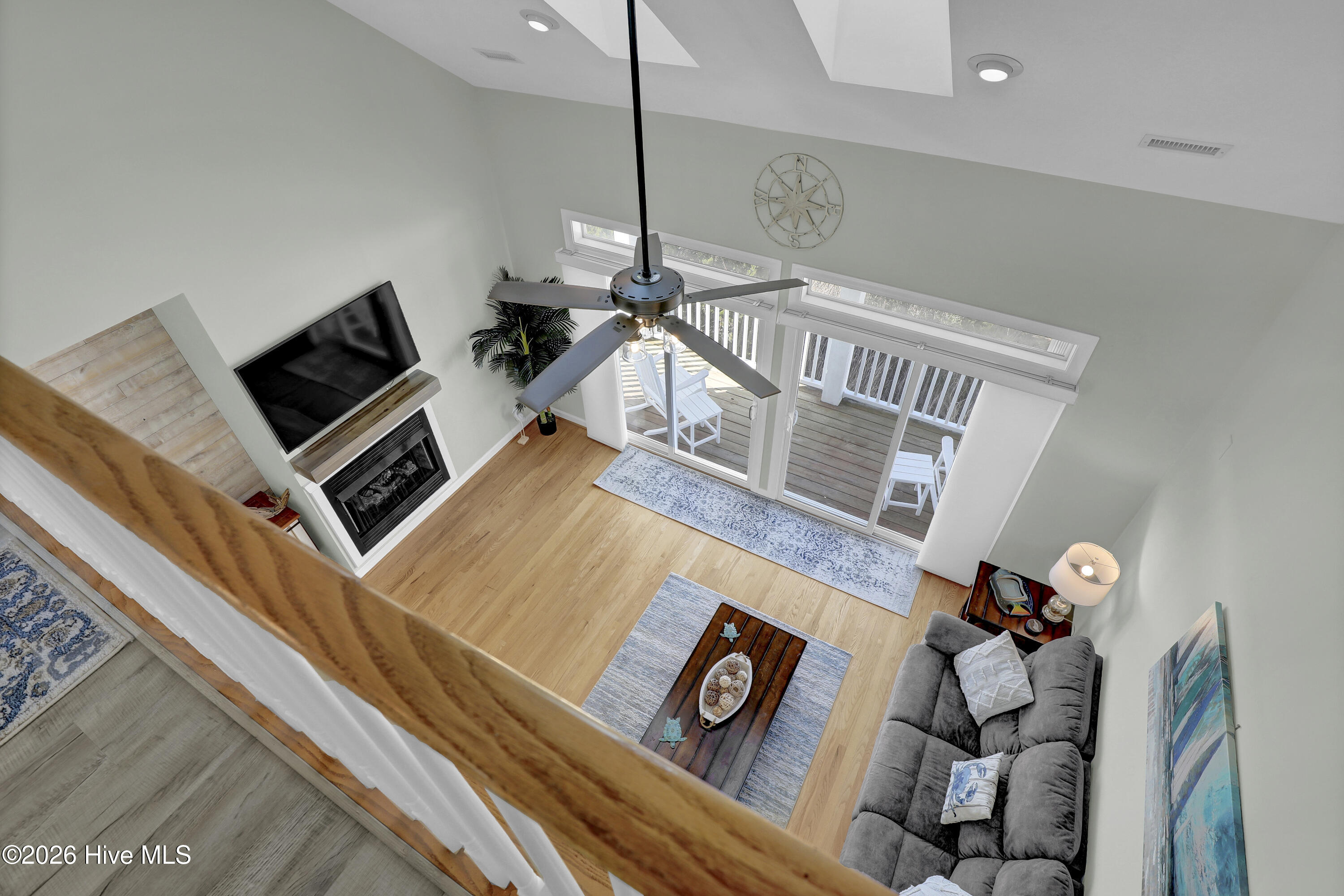 100550278 | Photo 25