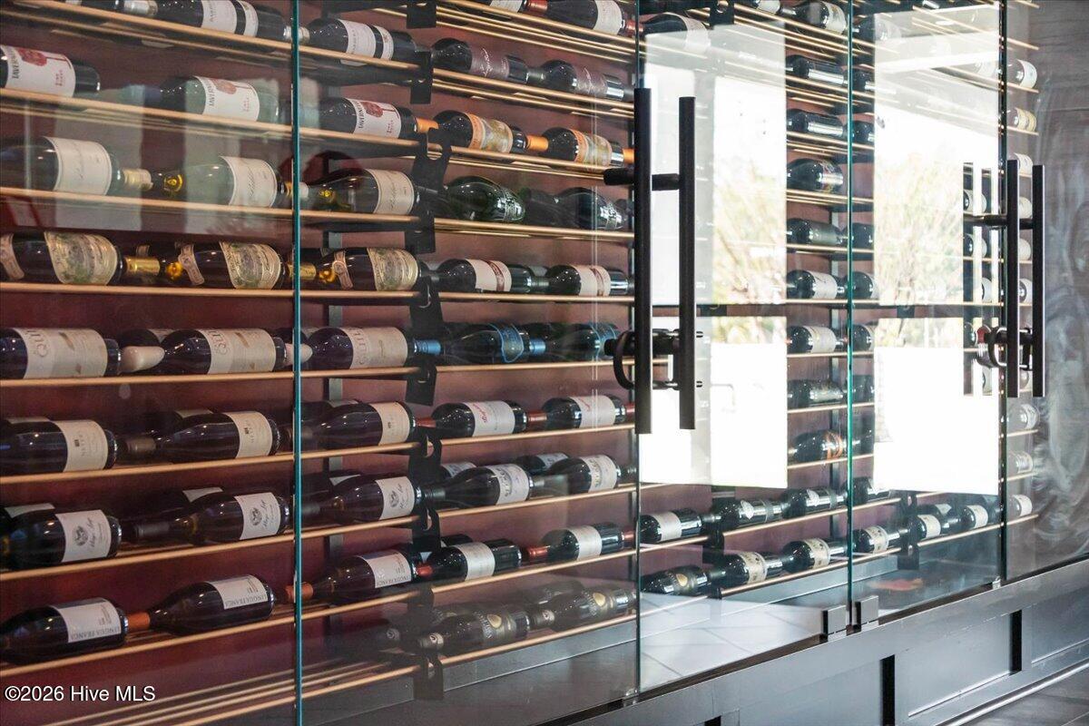 100548349 | Photo 76