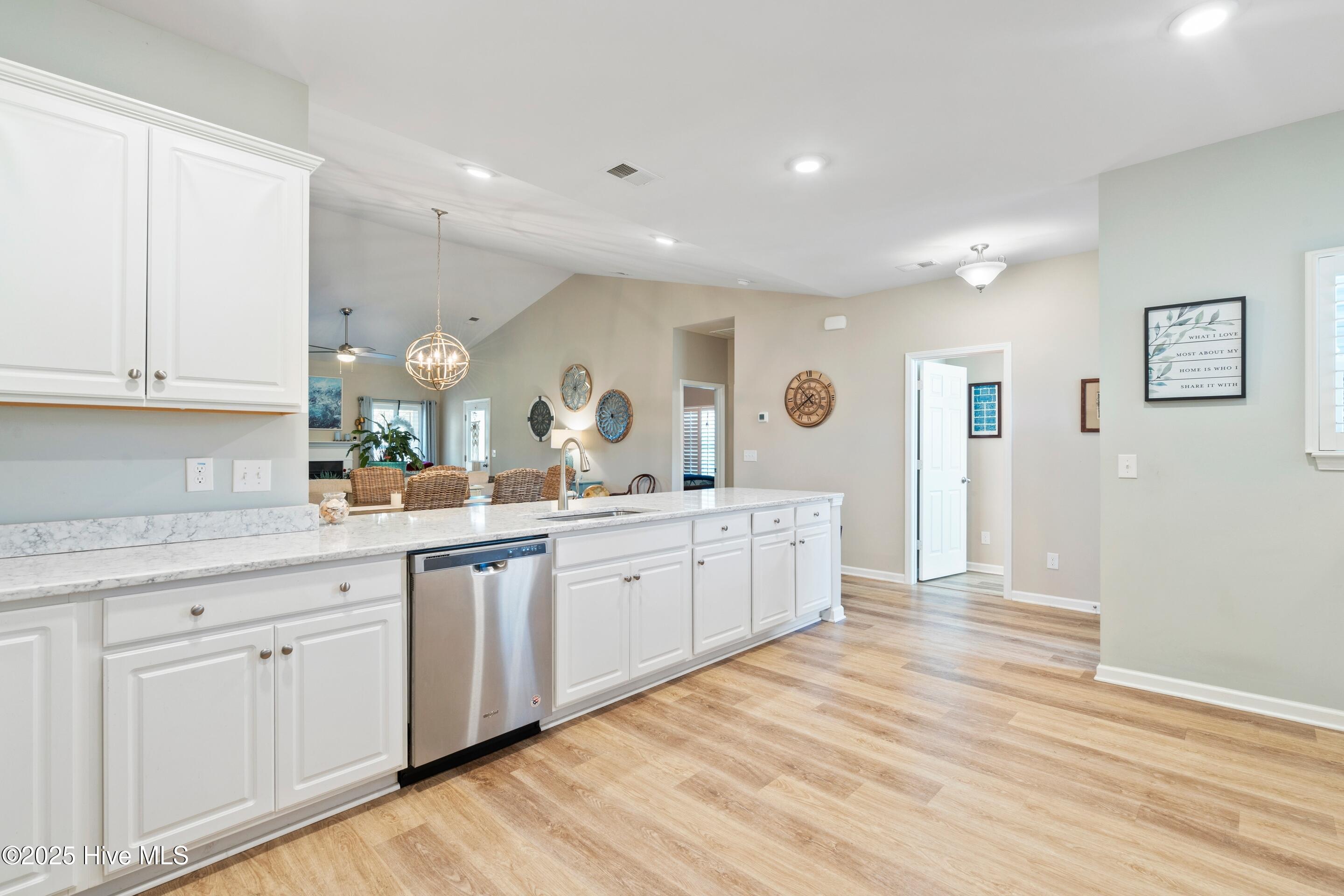 100537197 | Photo 10