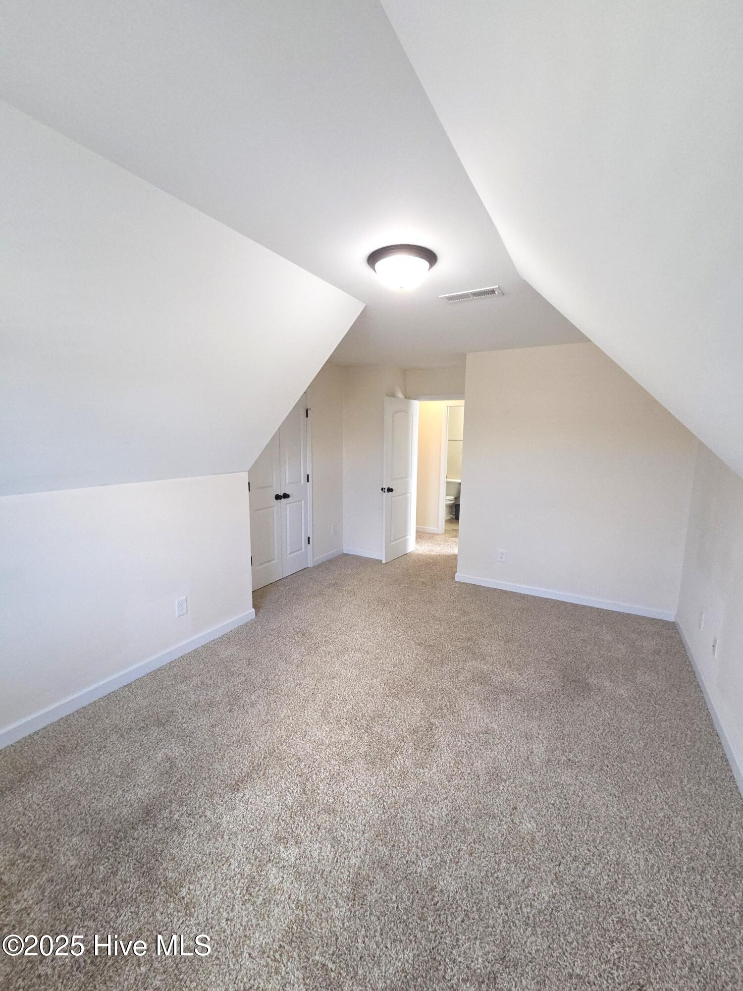 100527843 | Photo 31