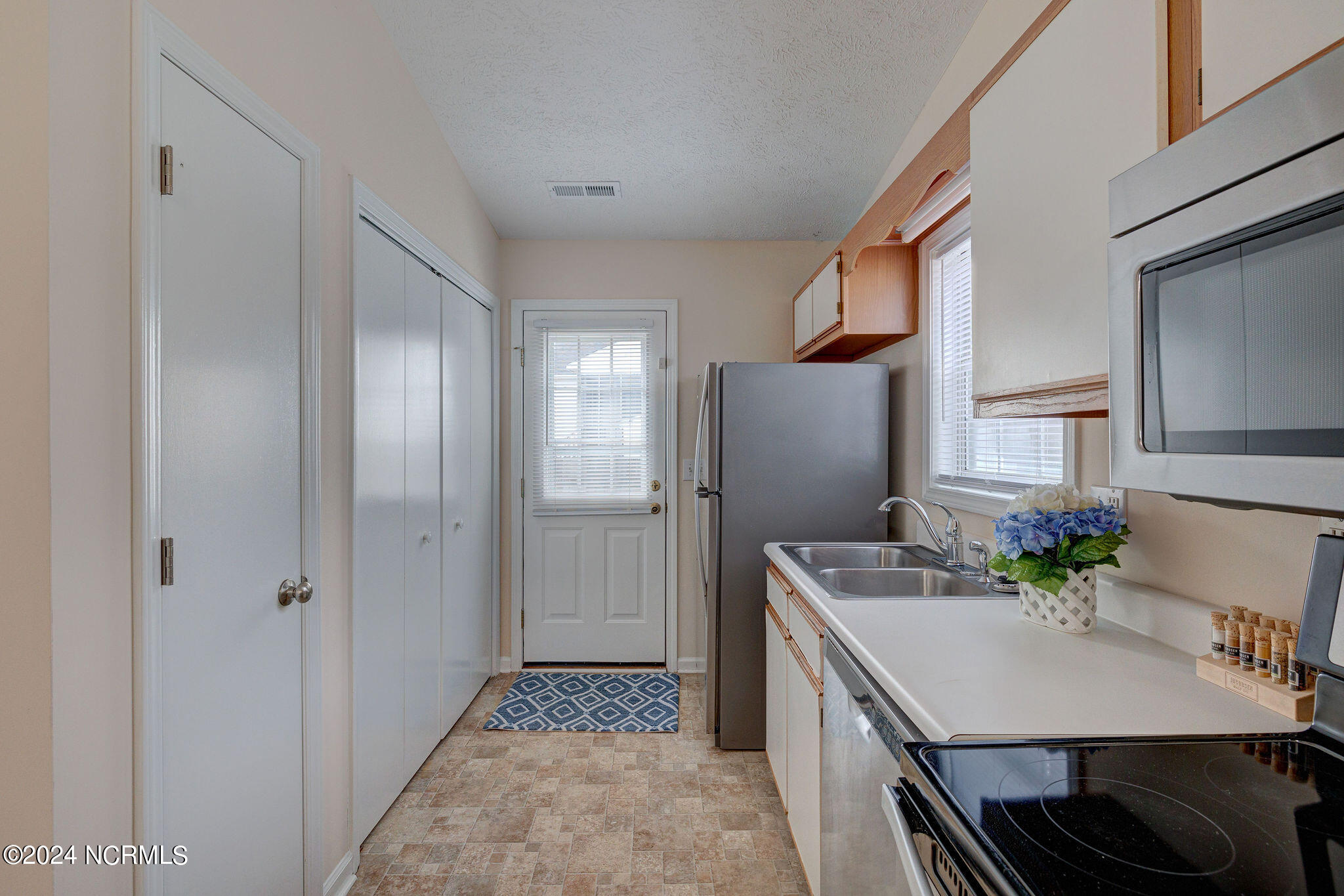 100555871 | Photo 19