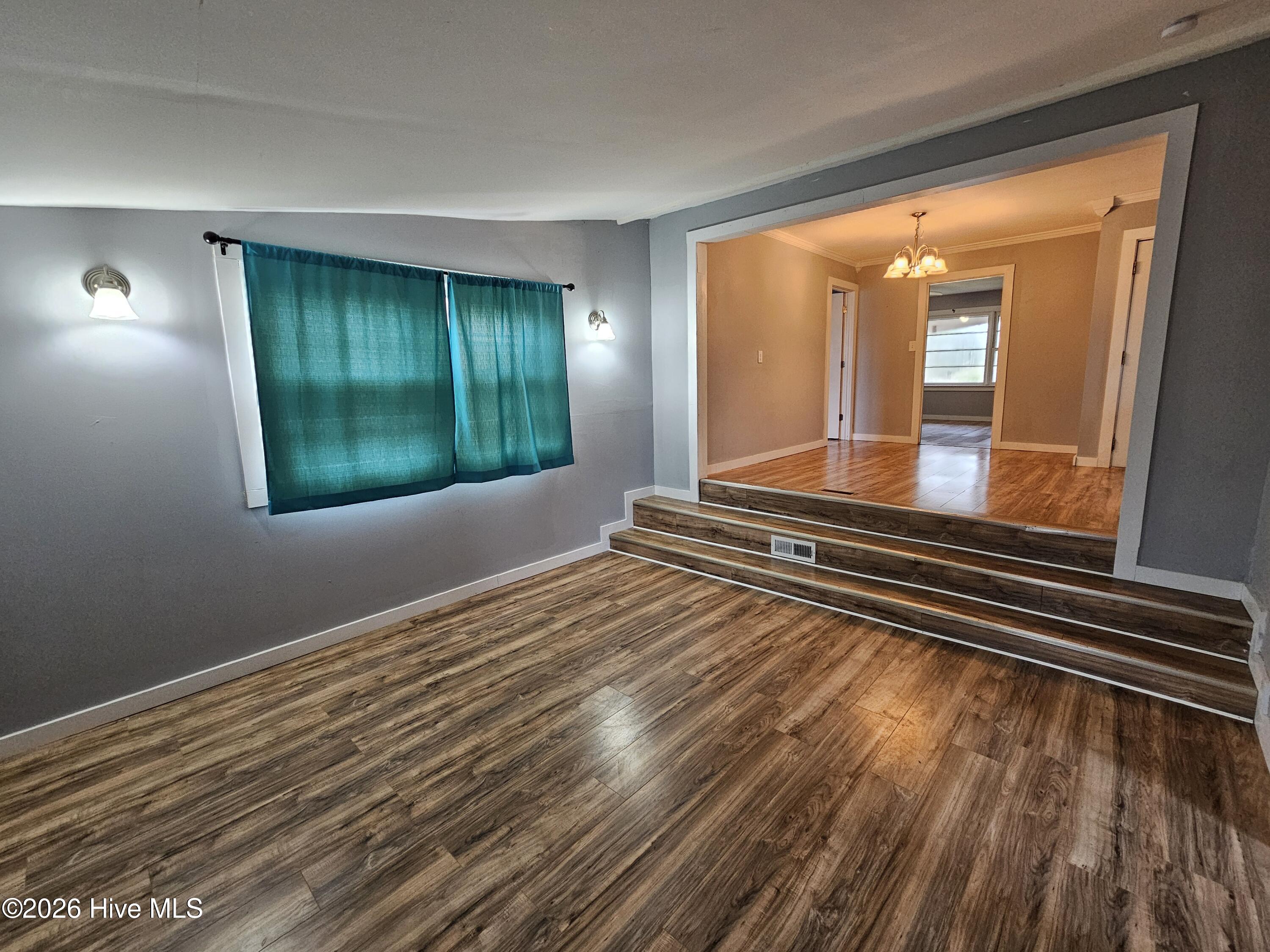 100566775 | Photo 12