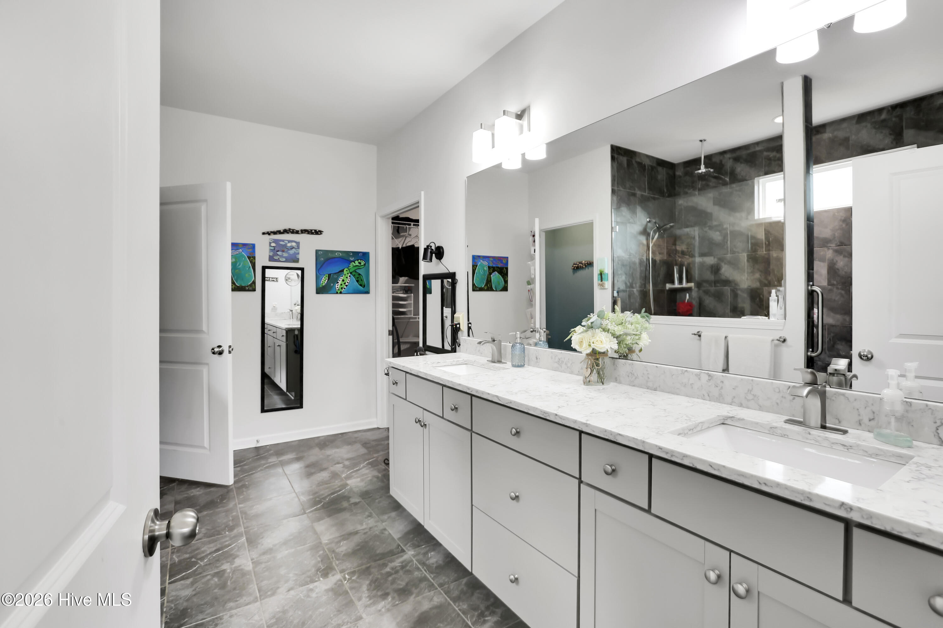 100558115 | Photo 21