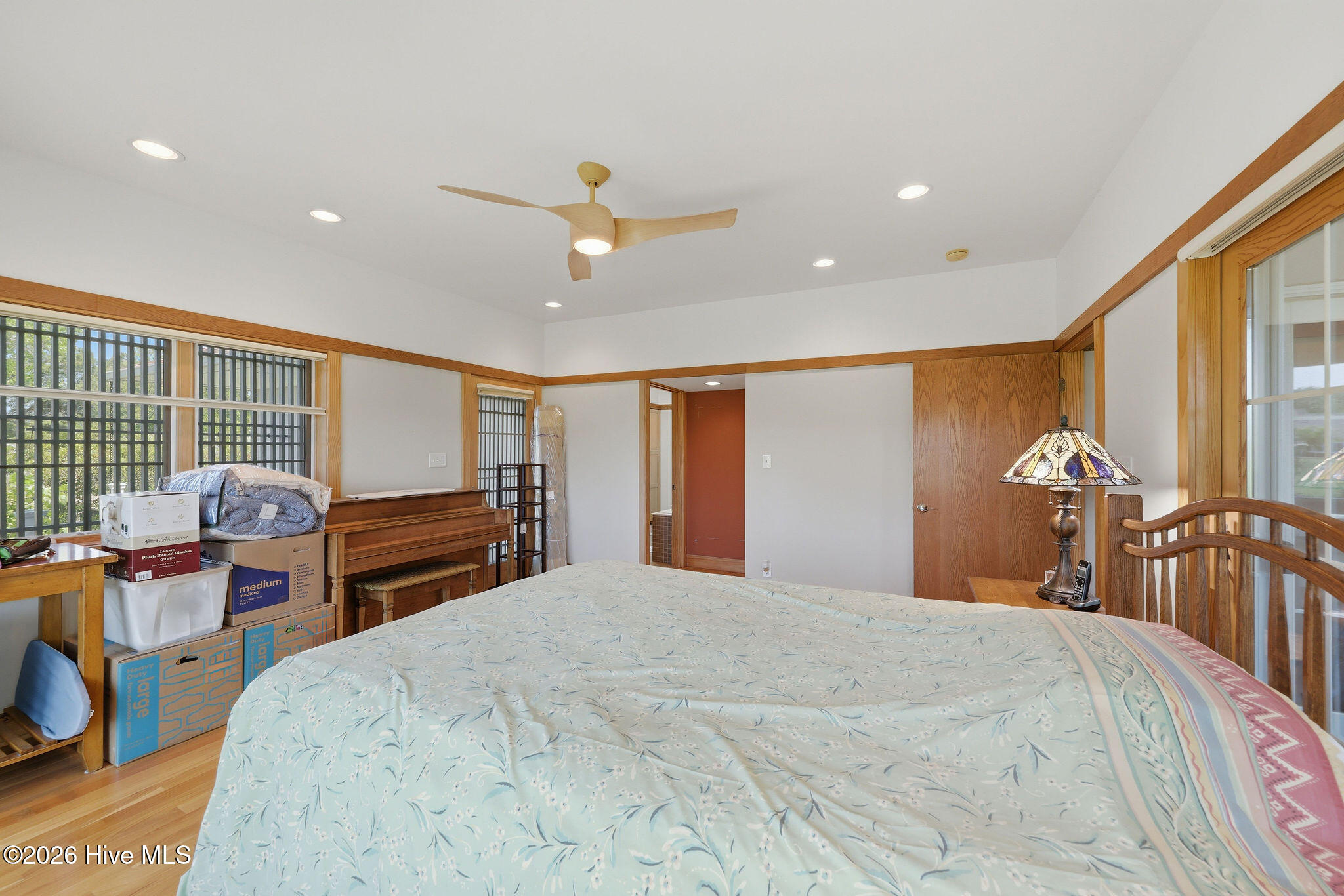 100569152 | Photo 46