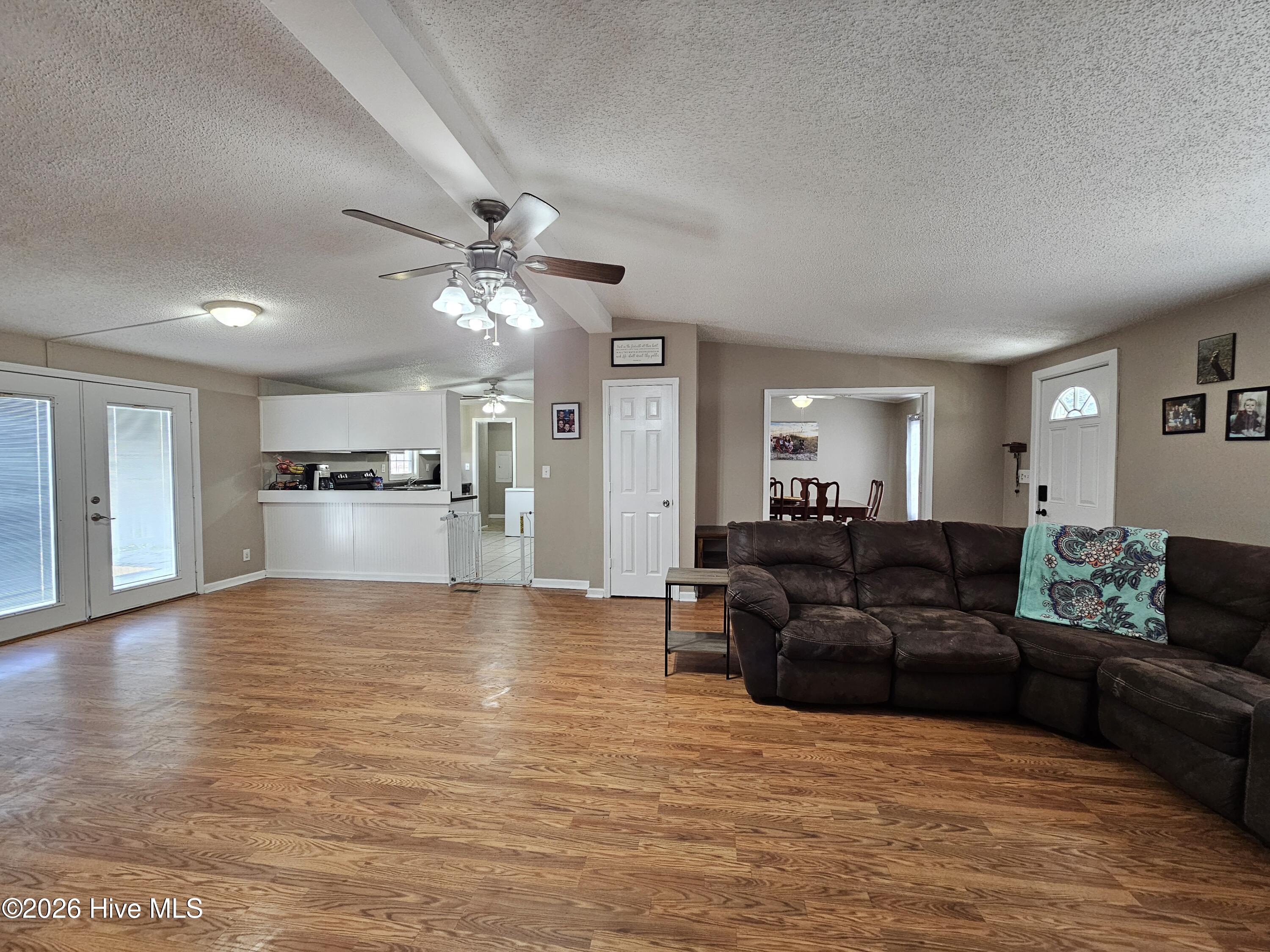 100561319 | Photo 18