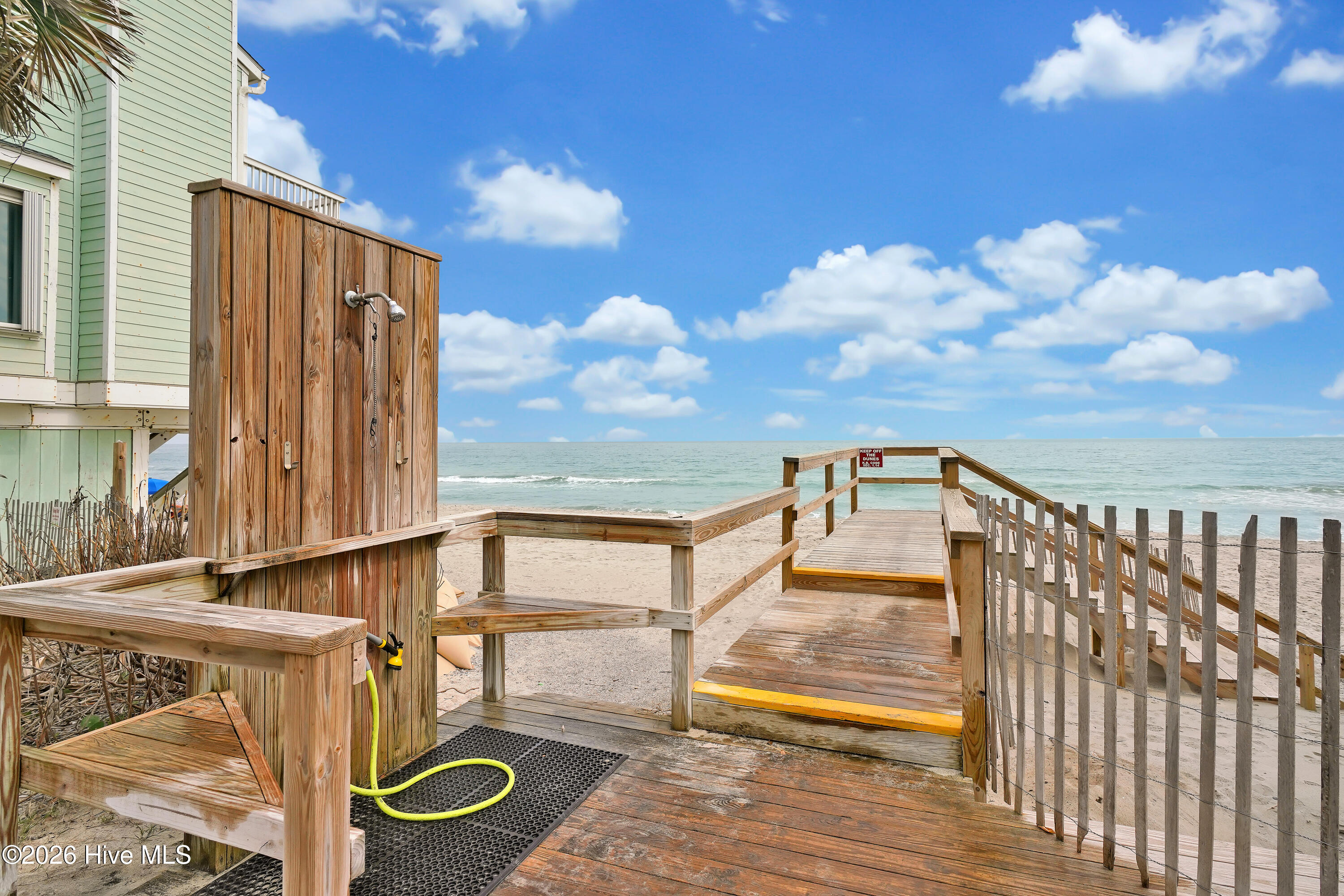 100568340 | Photo 59