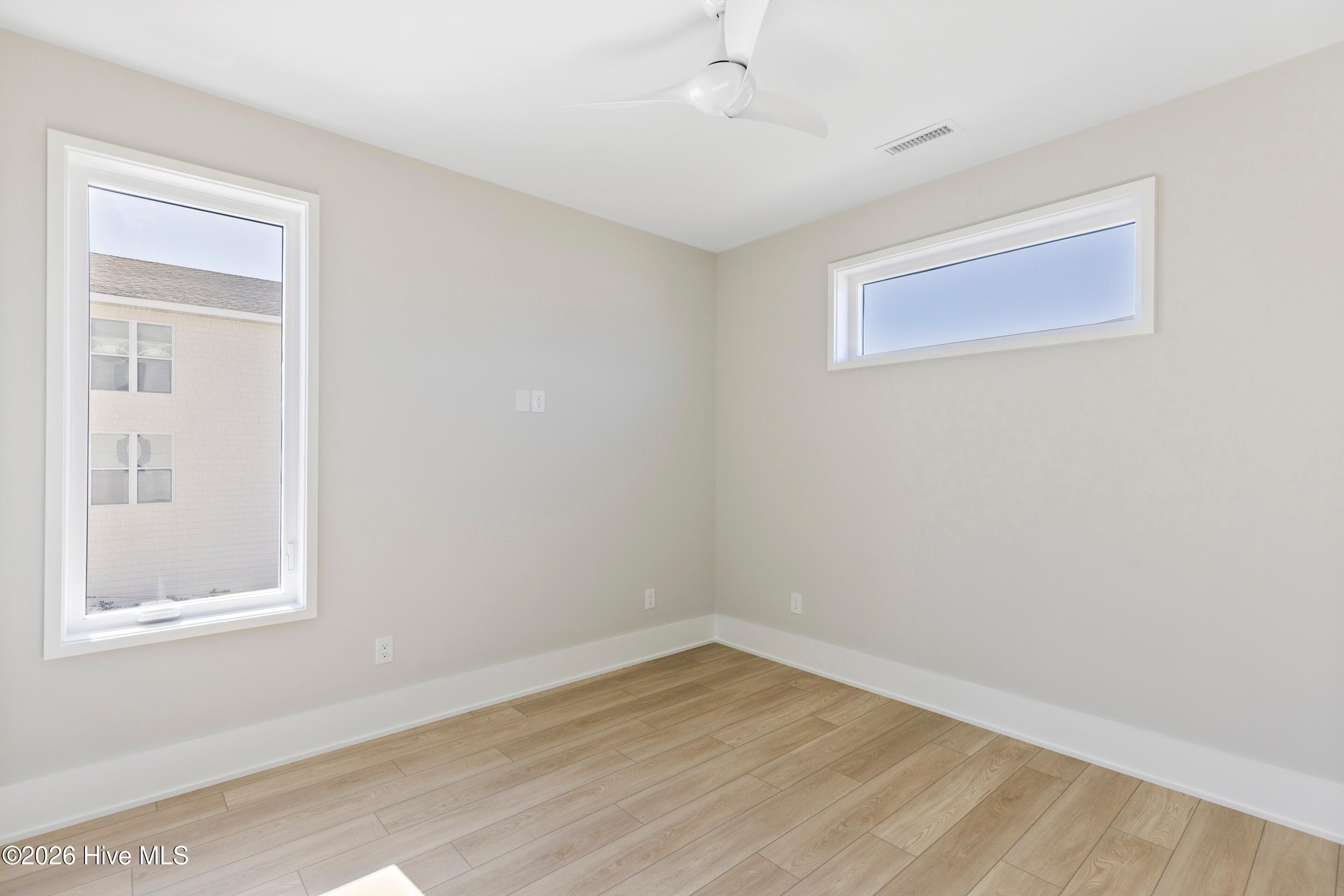 100545146 | Photo 51