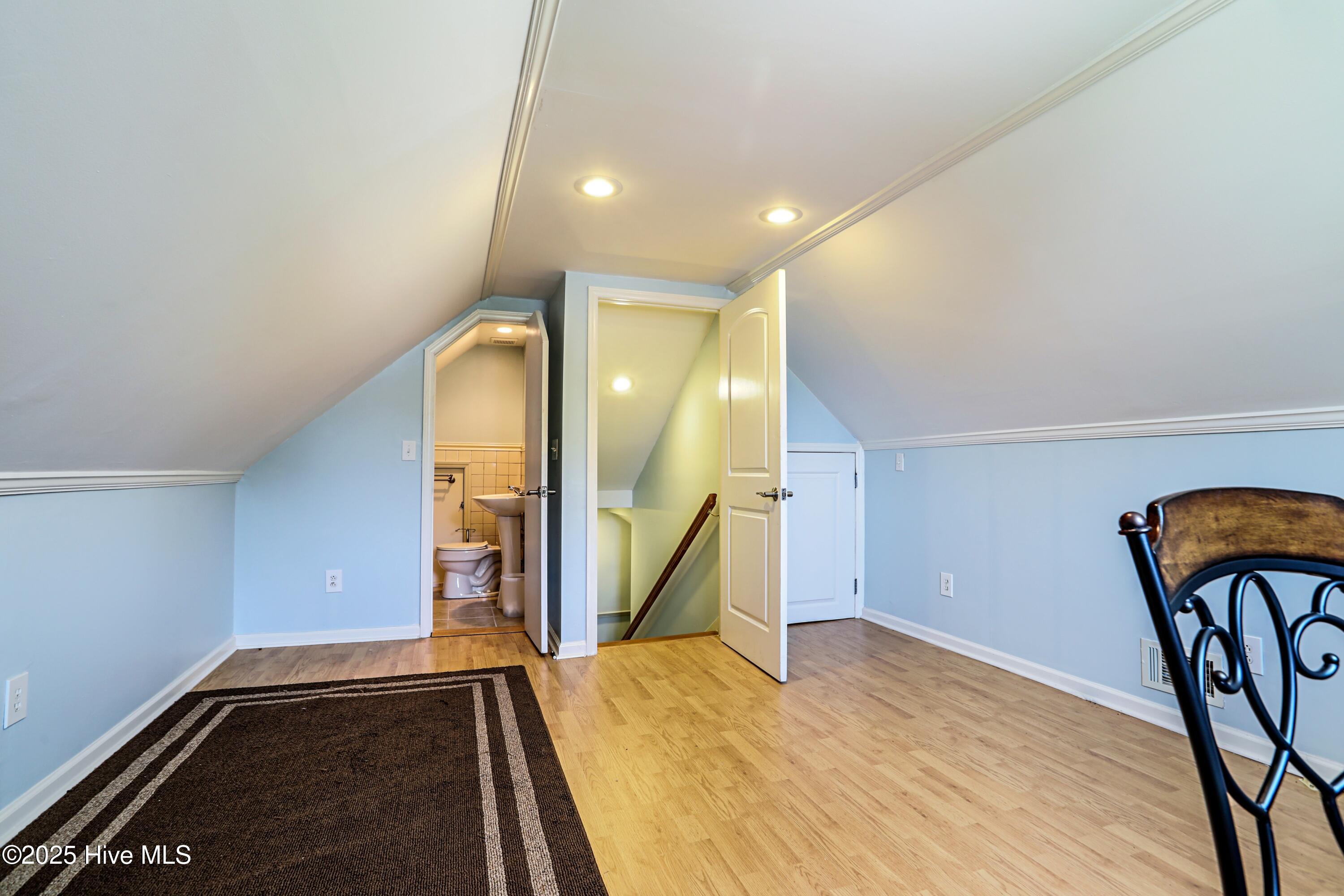 100511147 | Photo 25