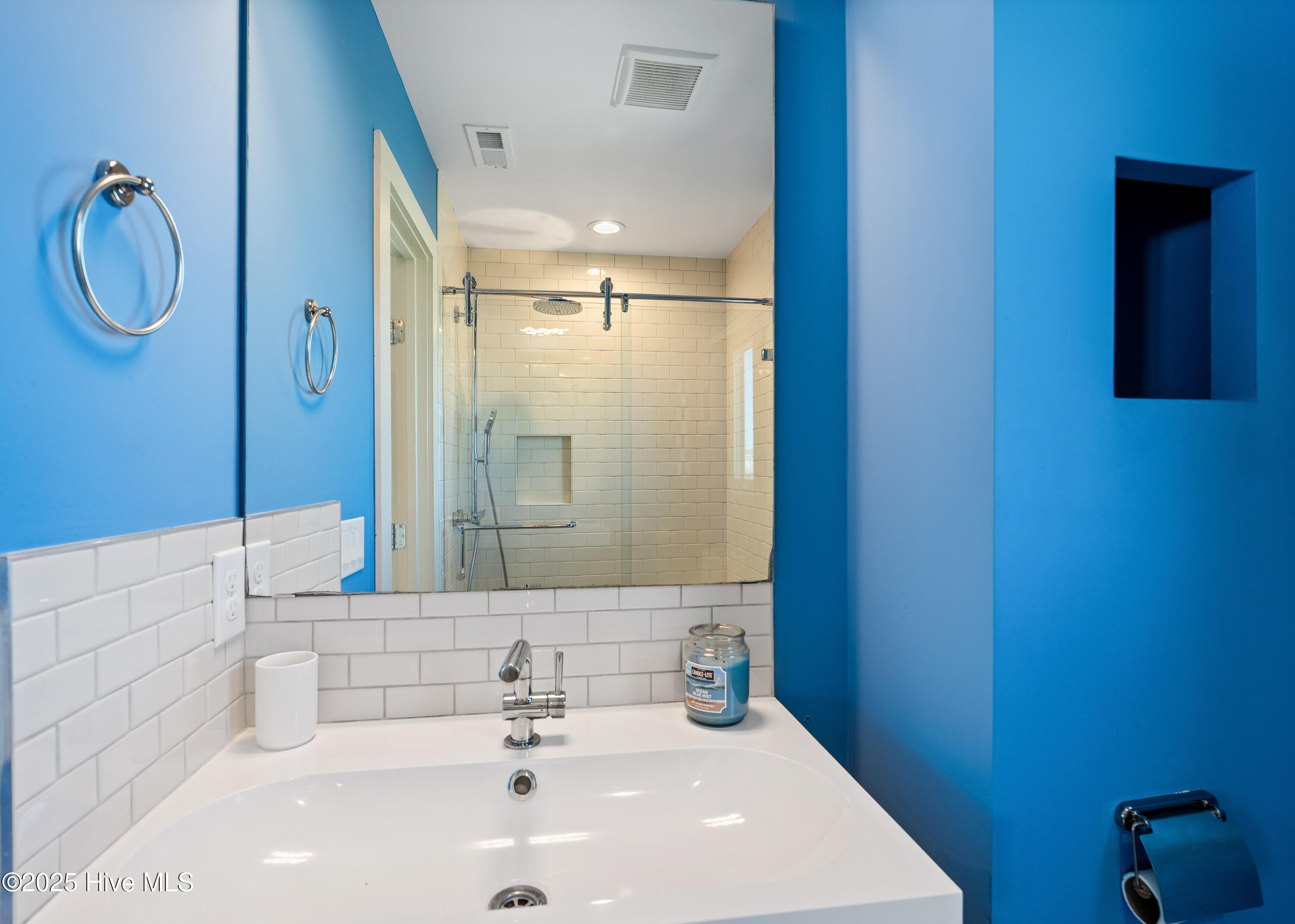 100539588 | Photo 36