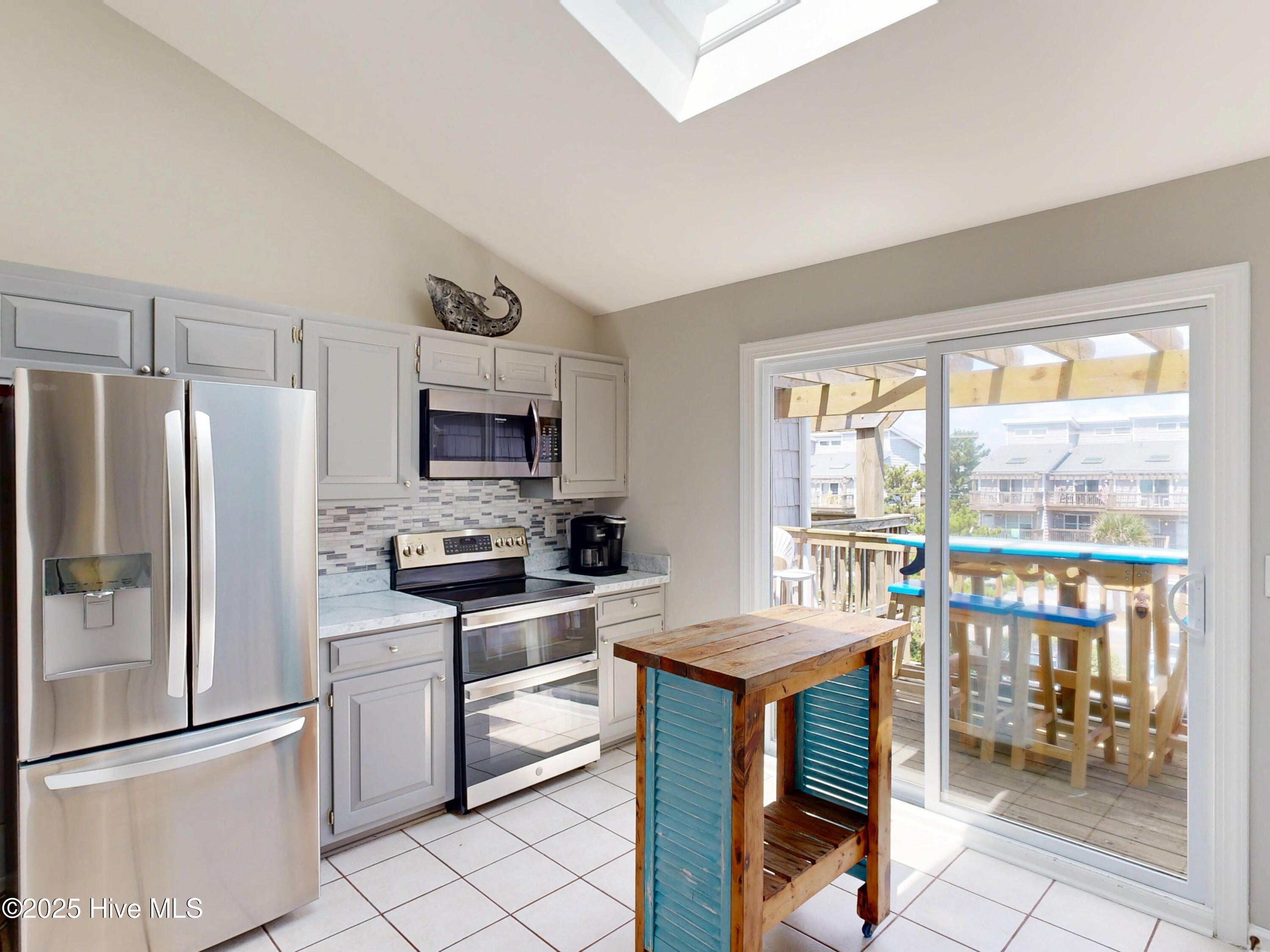 100550586 | Photo 29