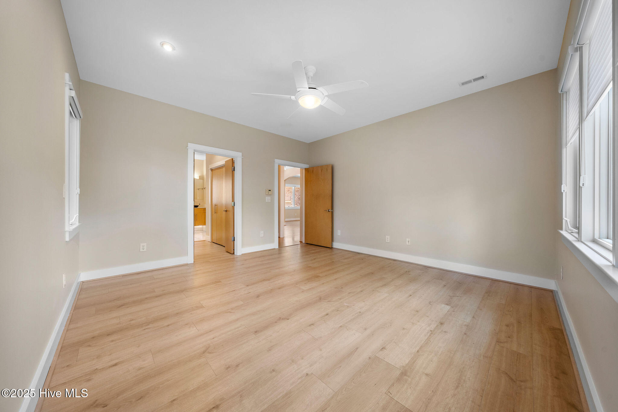 100516292 | Photo 24