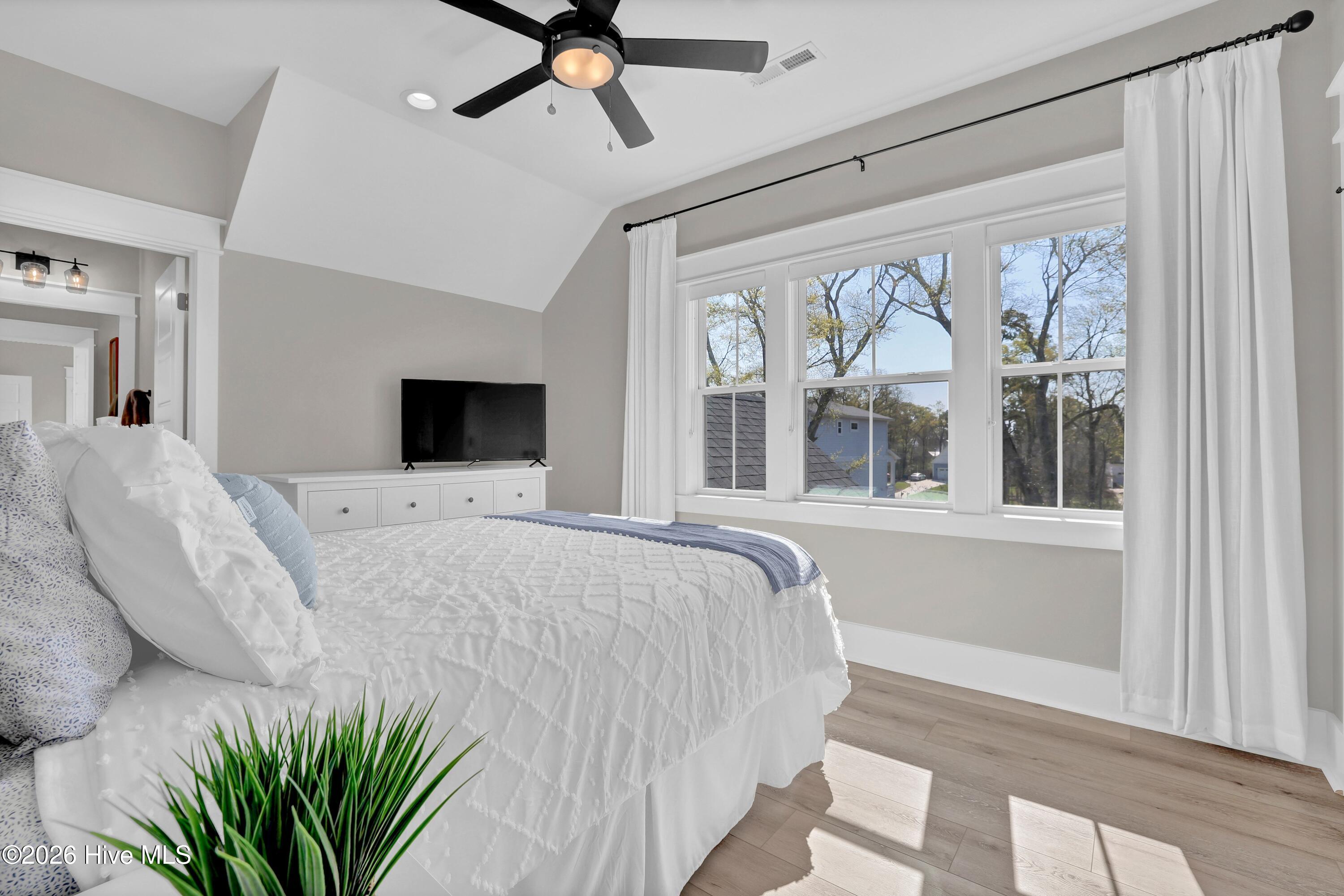 100564139 | Photo 31