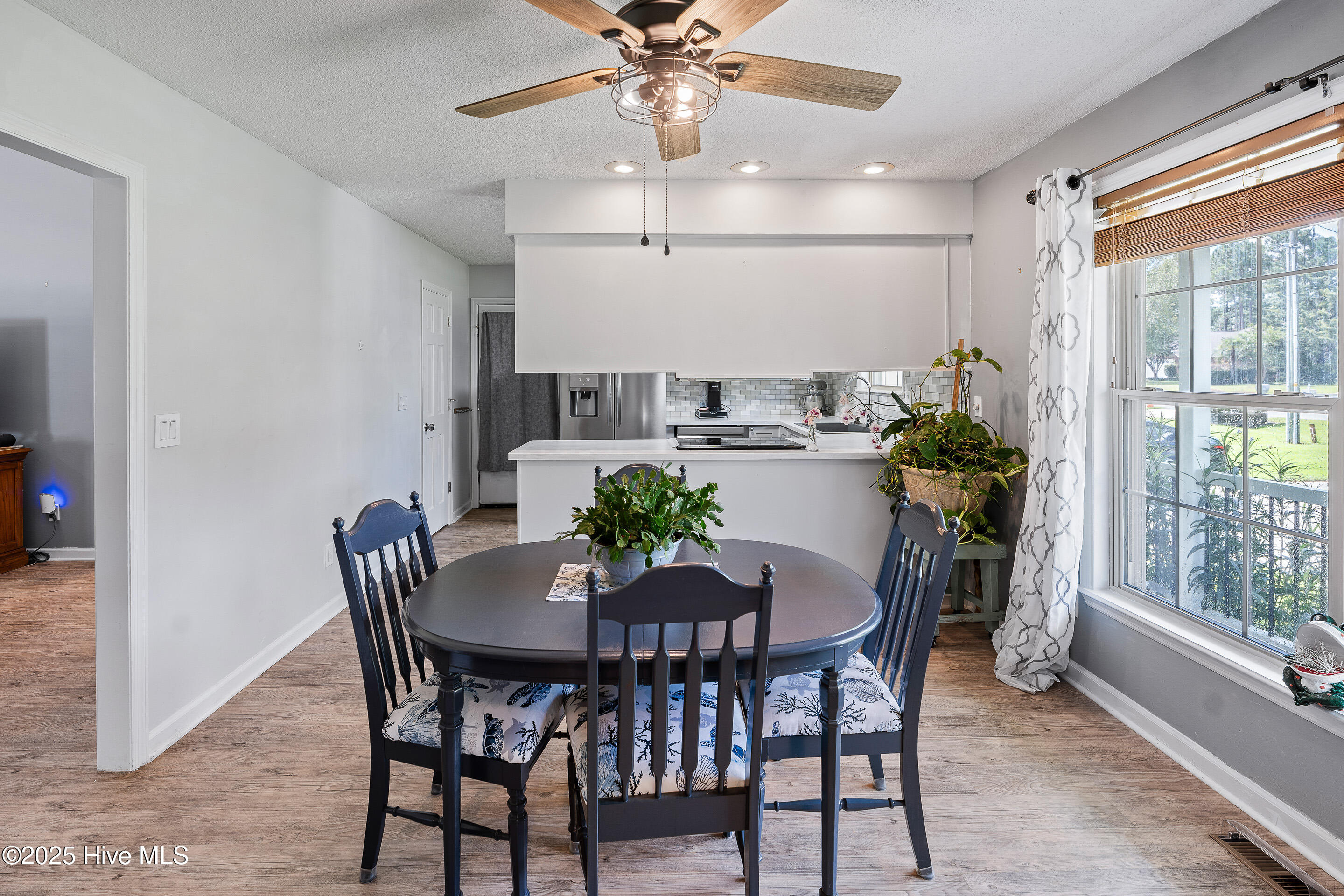 100523707 | Photo 12