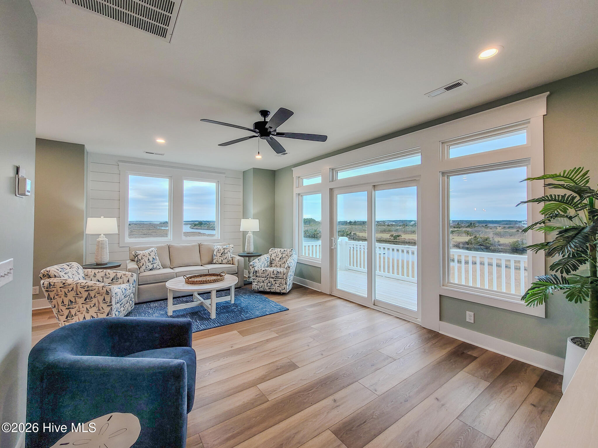 100553641 | Photo 36