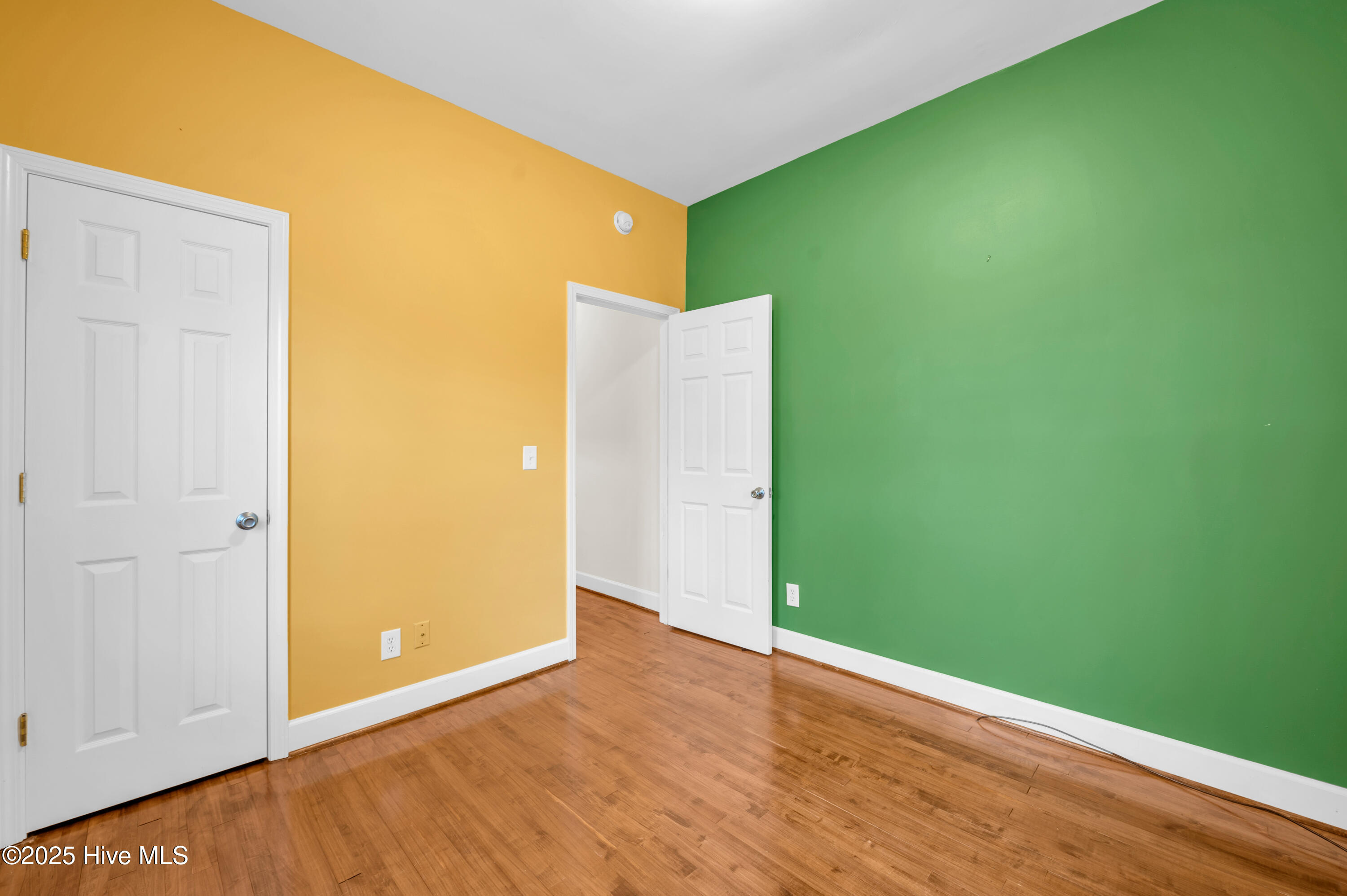 100543945 | Photo 22