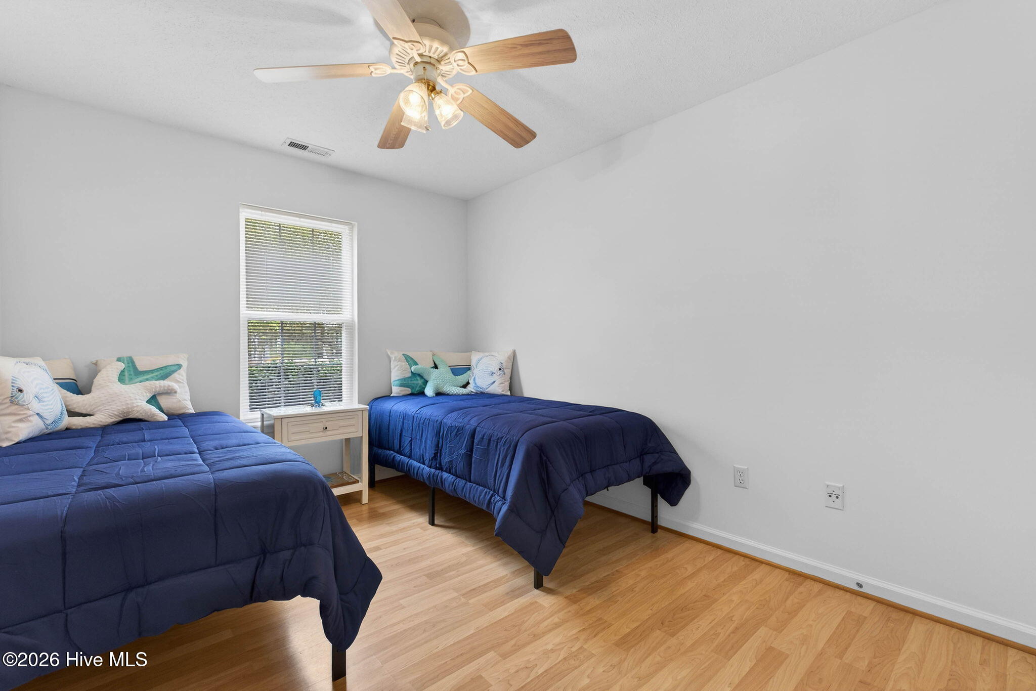 100562767 | Photo 28