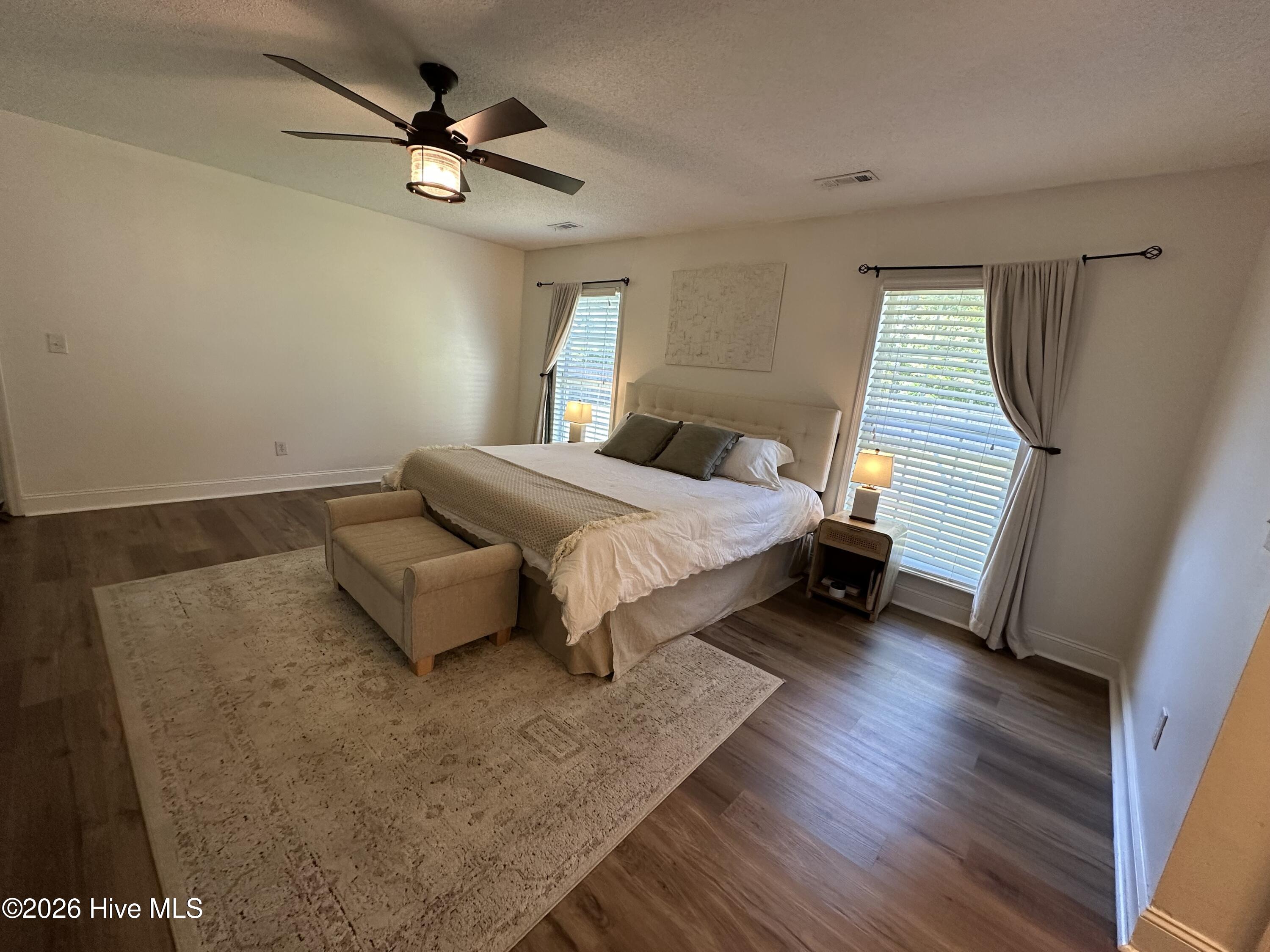 100565876 | Photo 26