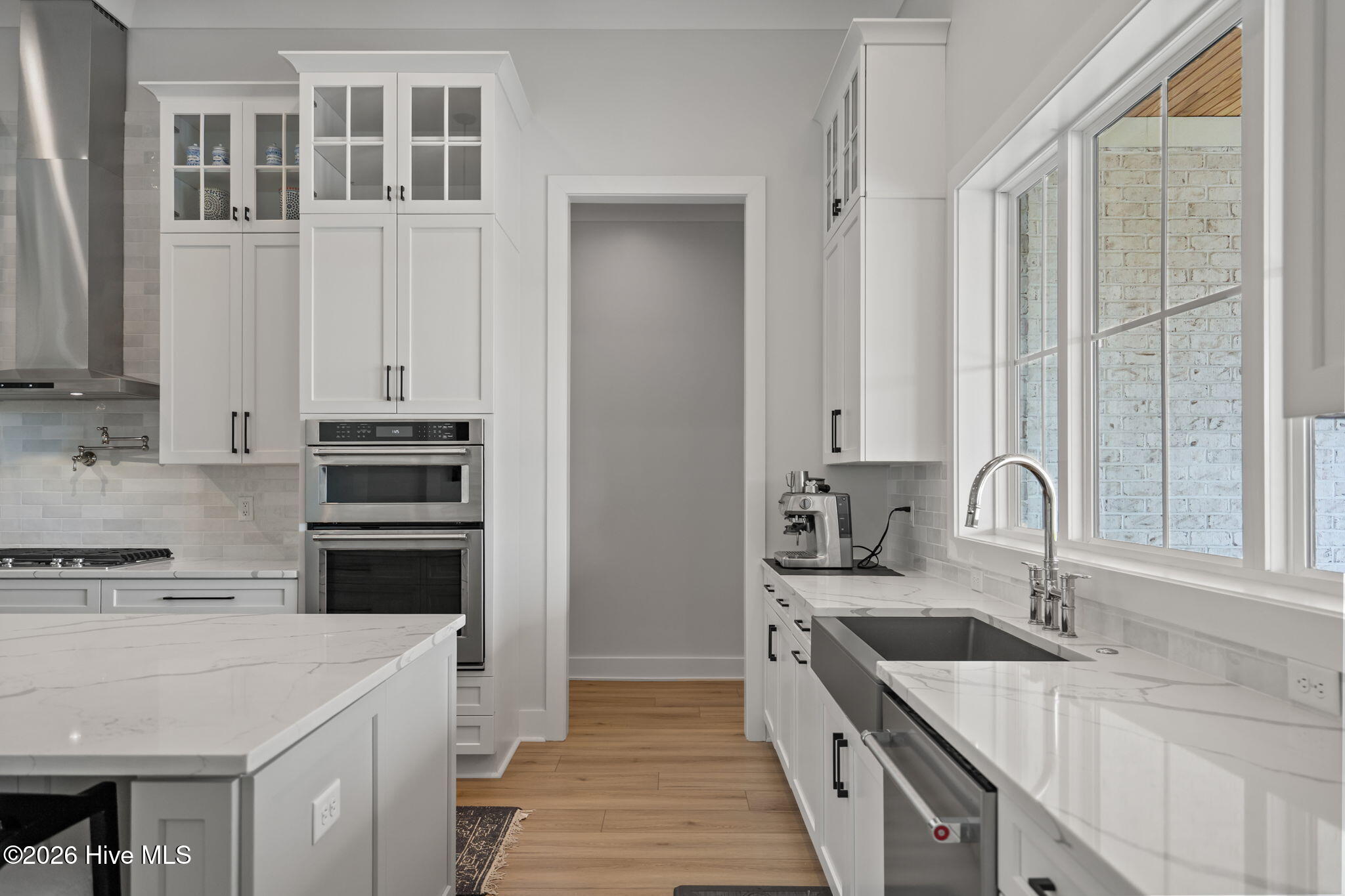 100566934 | Photo 14