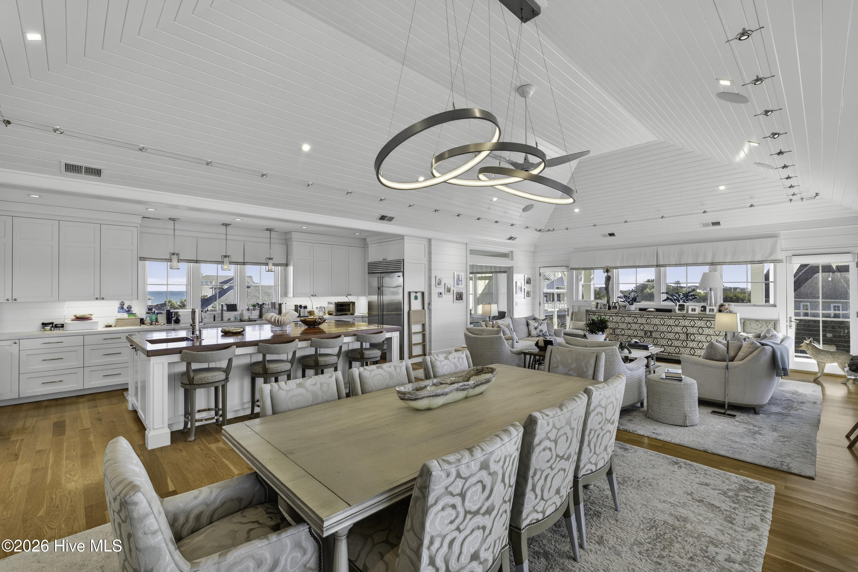 100557560 | Photo 17