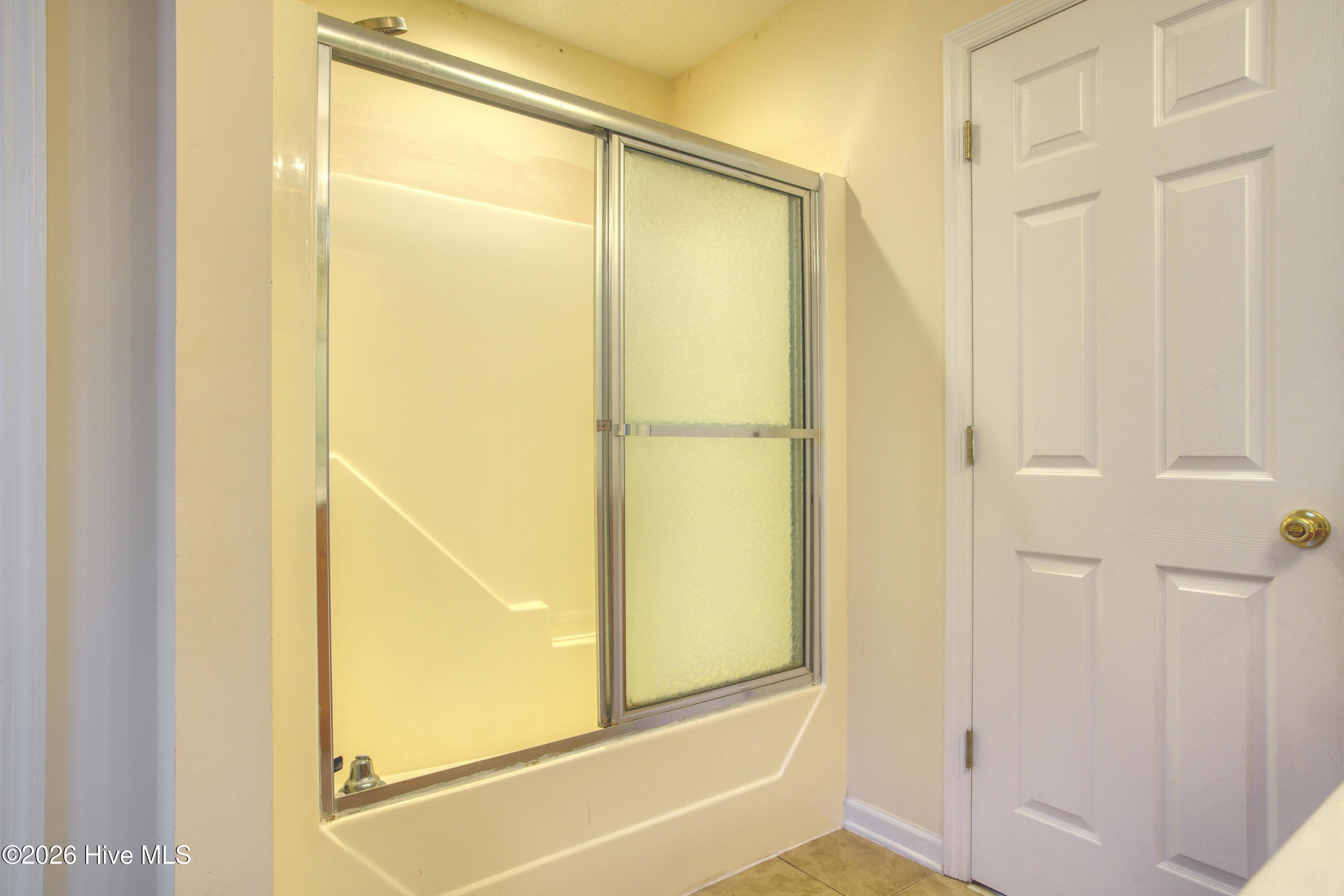 100548693 | Photo 16