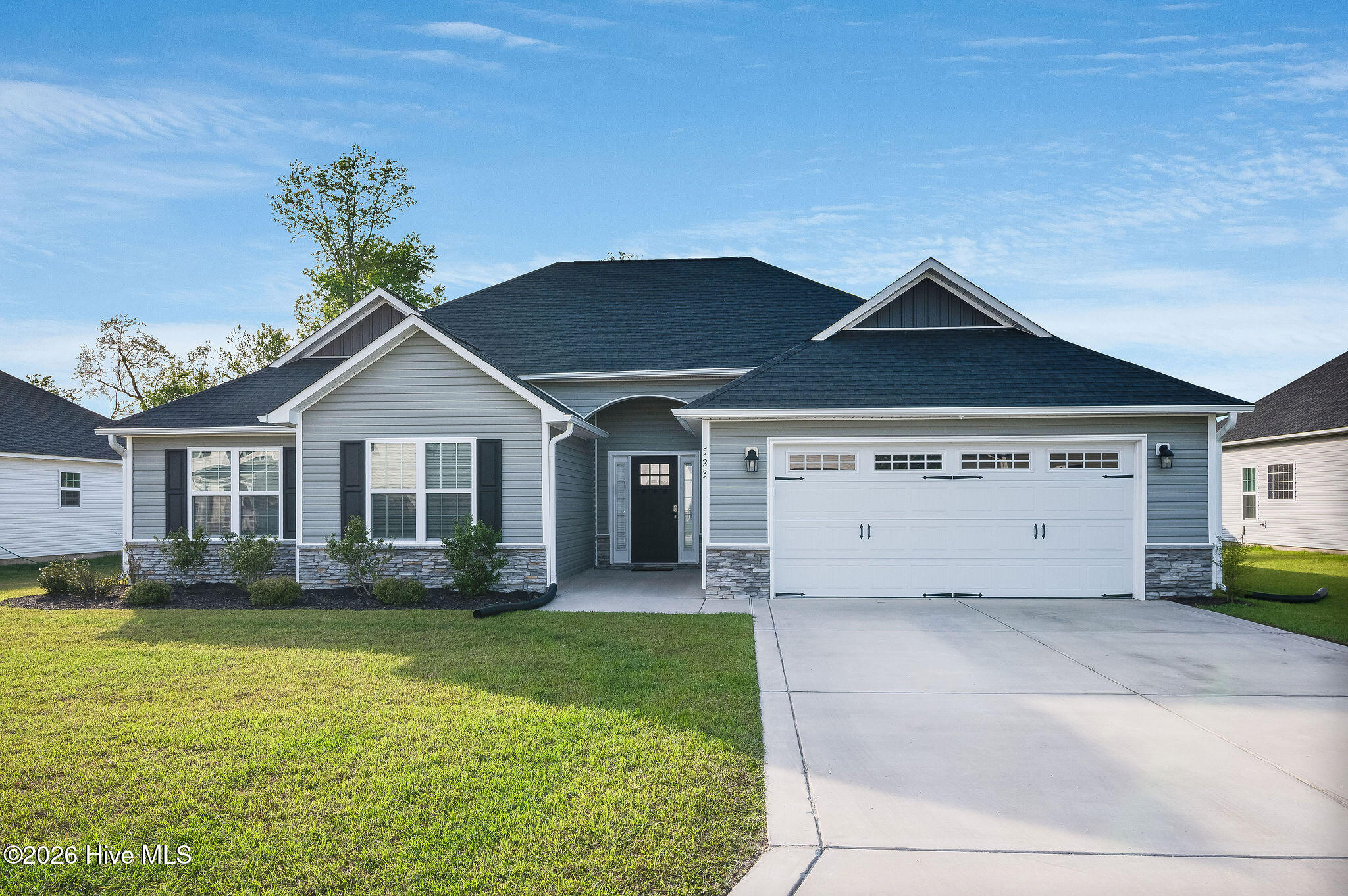 100568428 | Photo 47