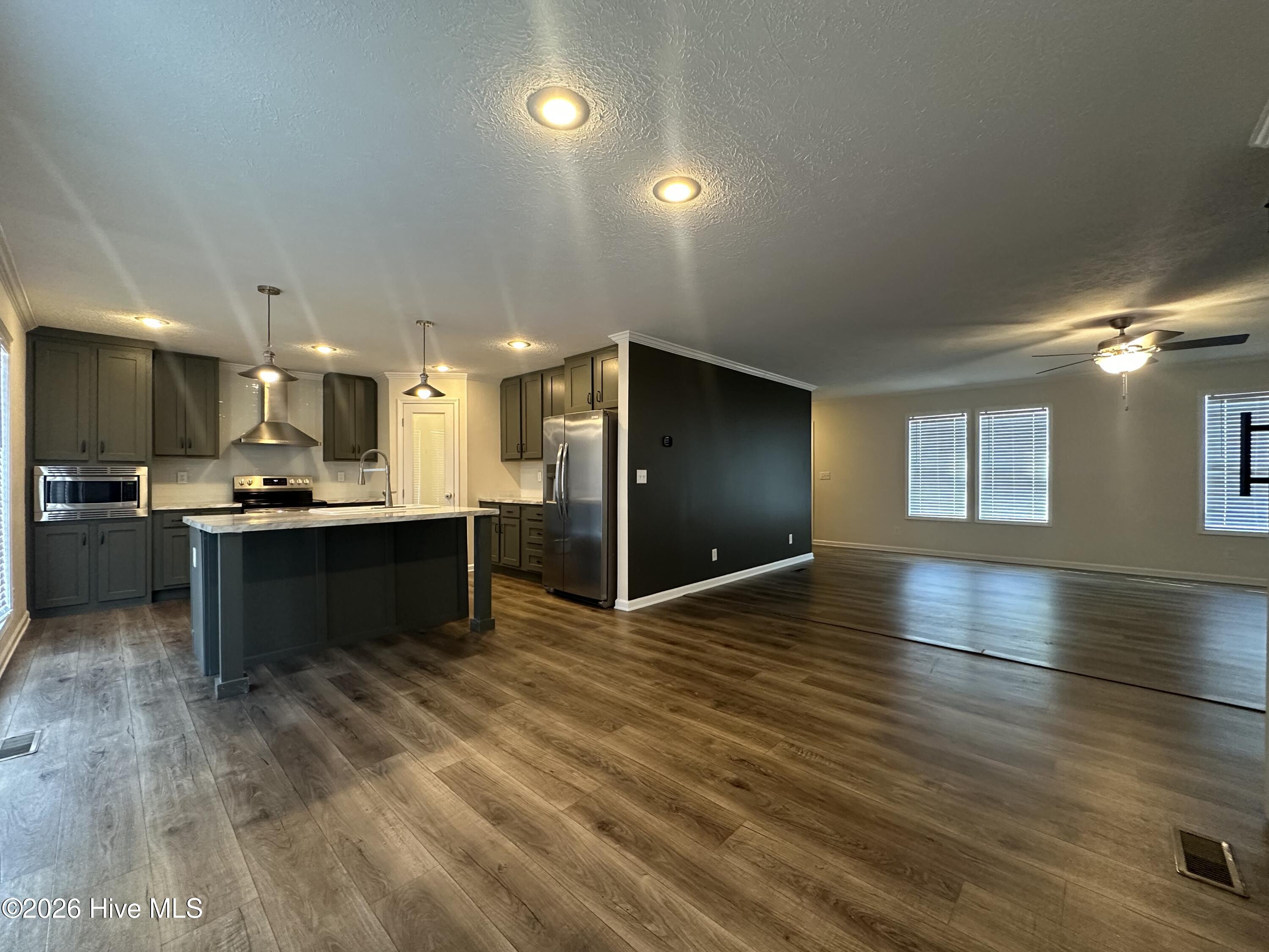 100550398 | Photo 13