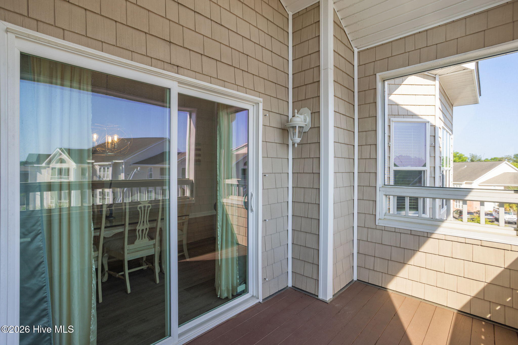 100570113 | Photo 25