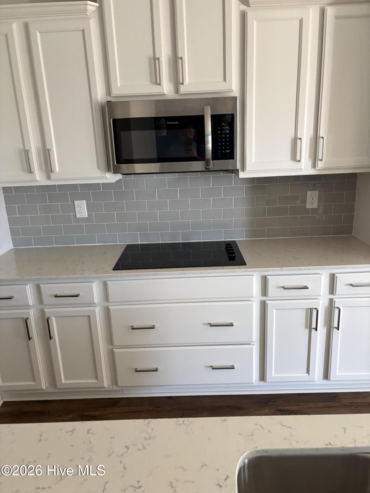 100563283 | Photo 36