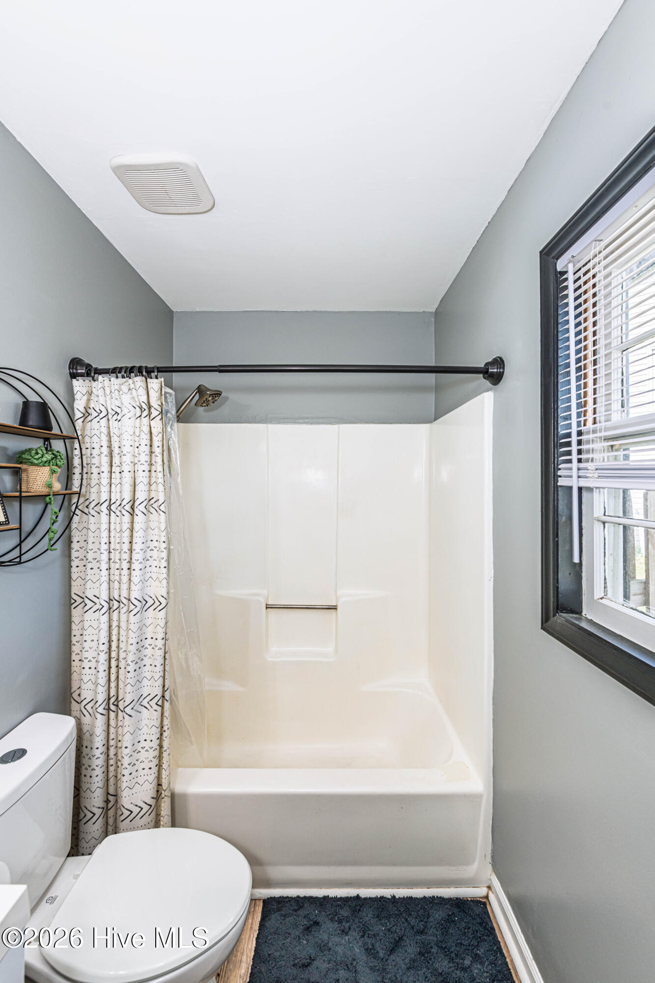 100569074 | Photo 40