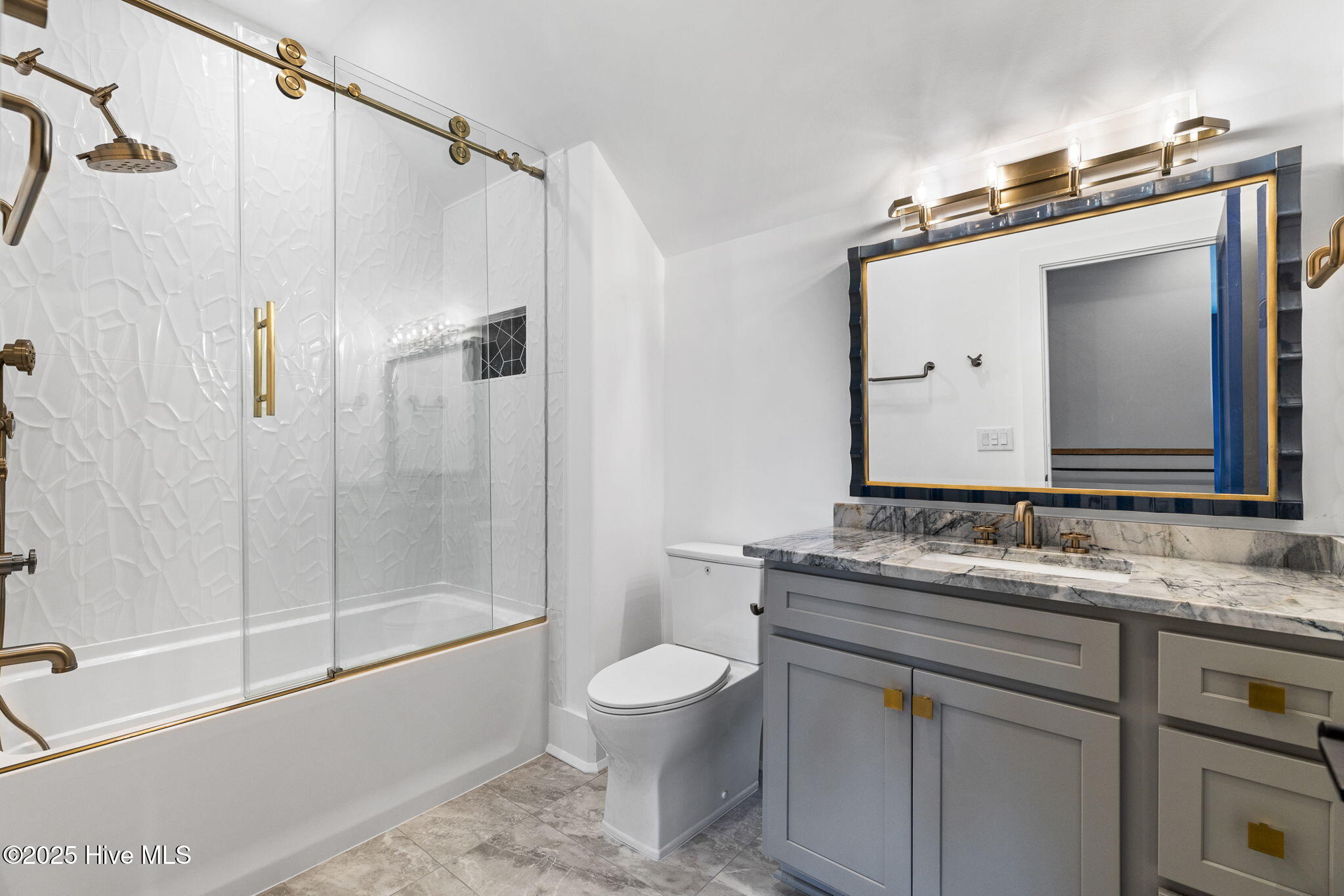 100522632 | Photo 62