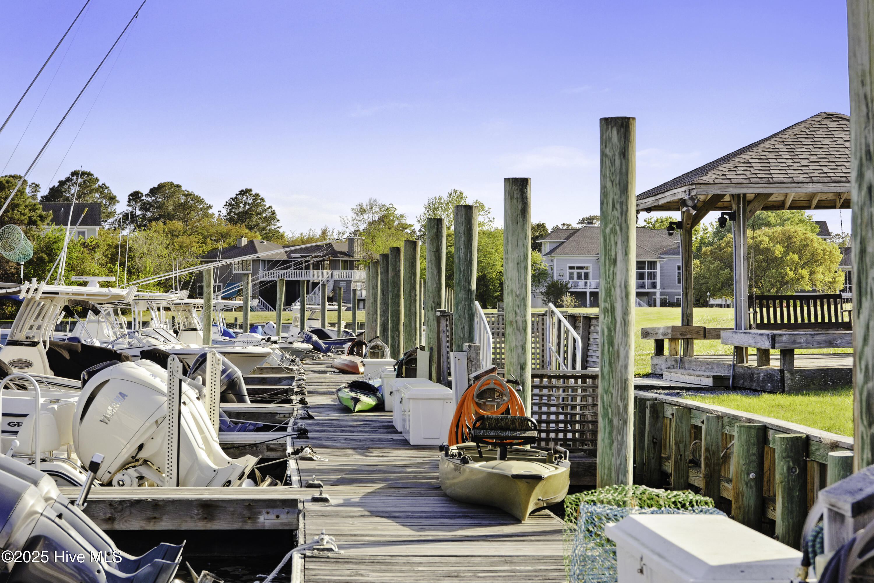 100555228 | Photo 71