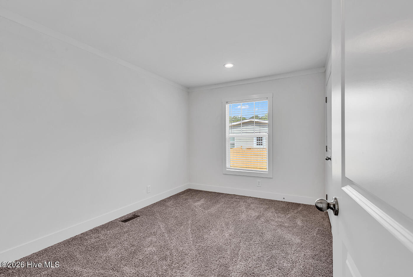 100558273 | Photo 17