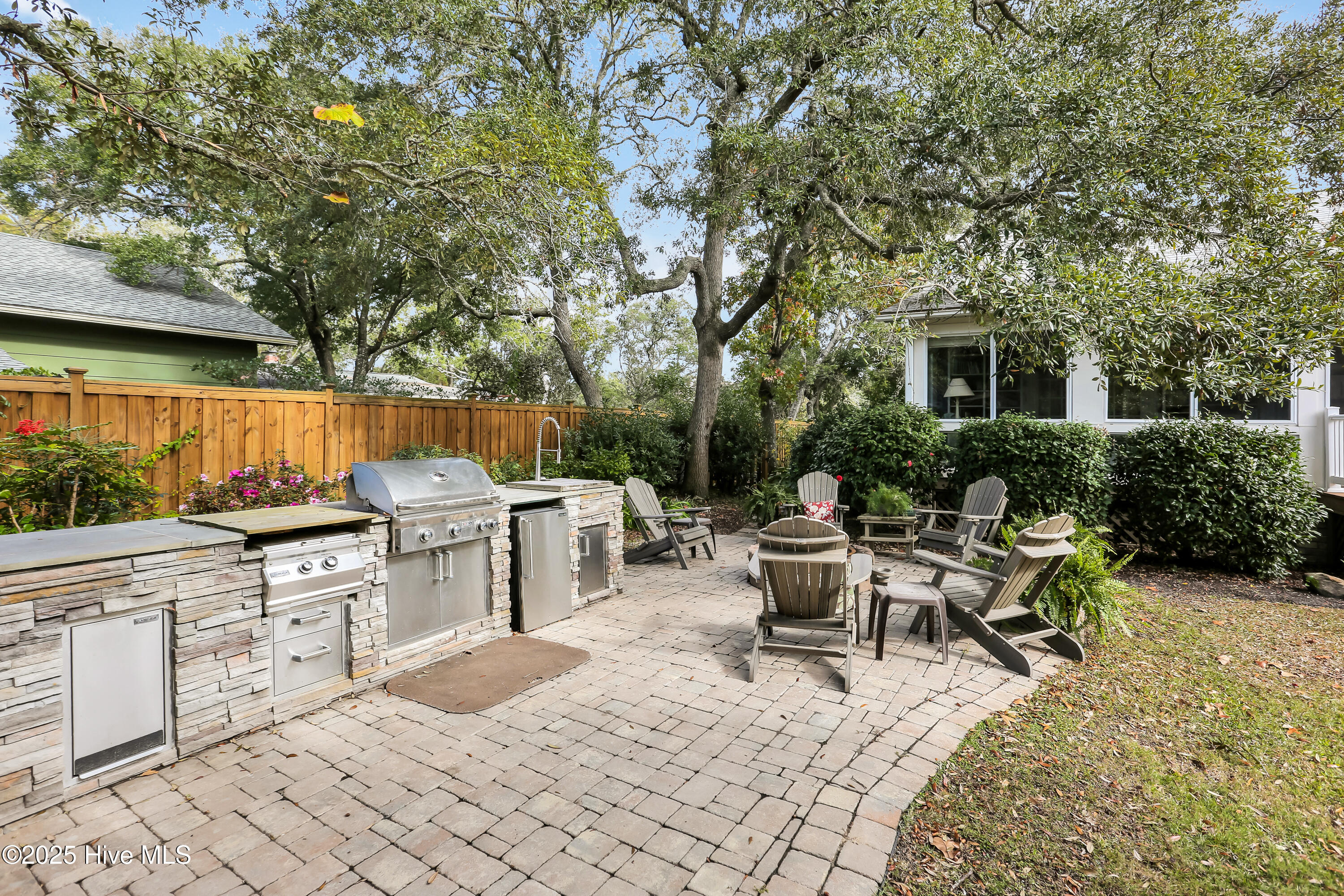 100544333 | Photo 36