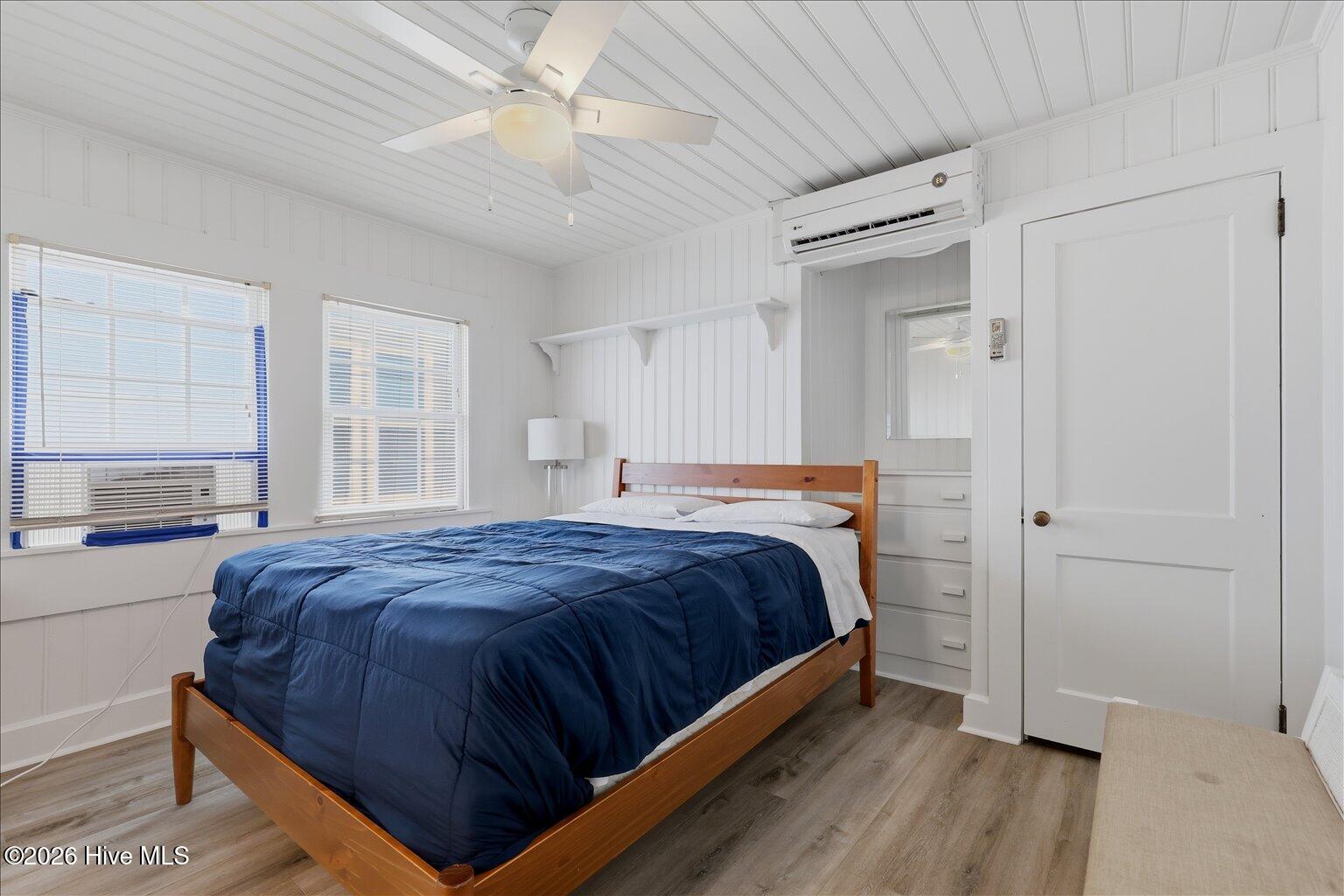 100570528 | Photo 38