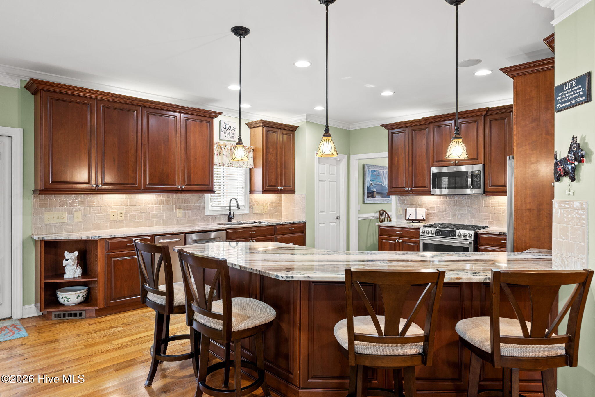 100563336 | Photo 13