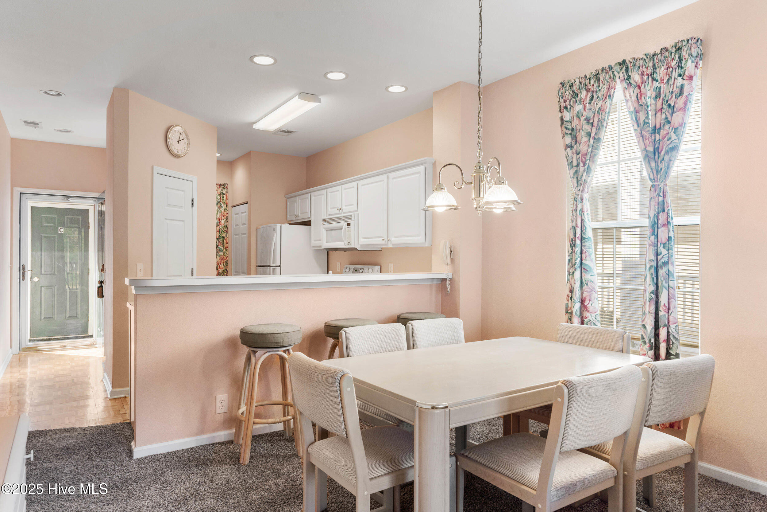 100482568 | Photo 14