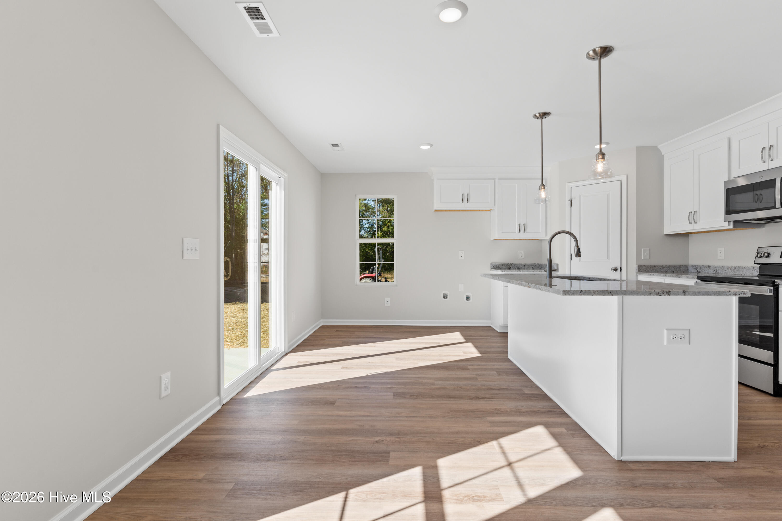 100554240 | Photo 18