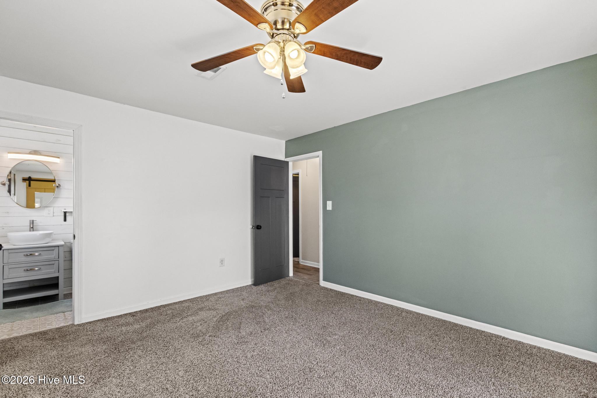 100564622 | Photo 23