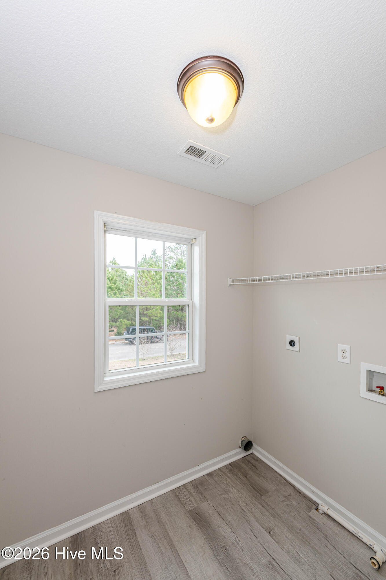 100557262 | Photo 41