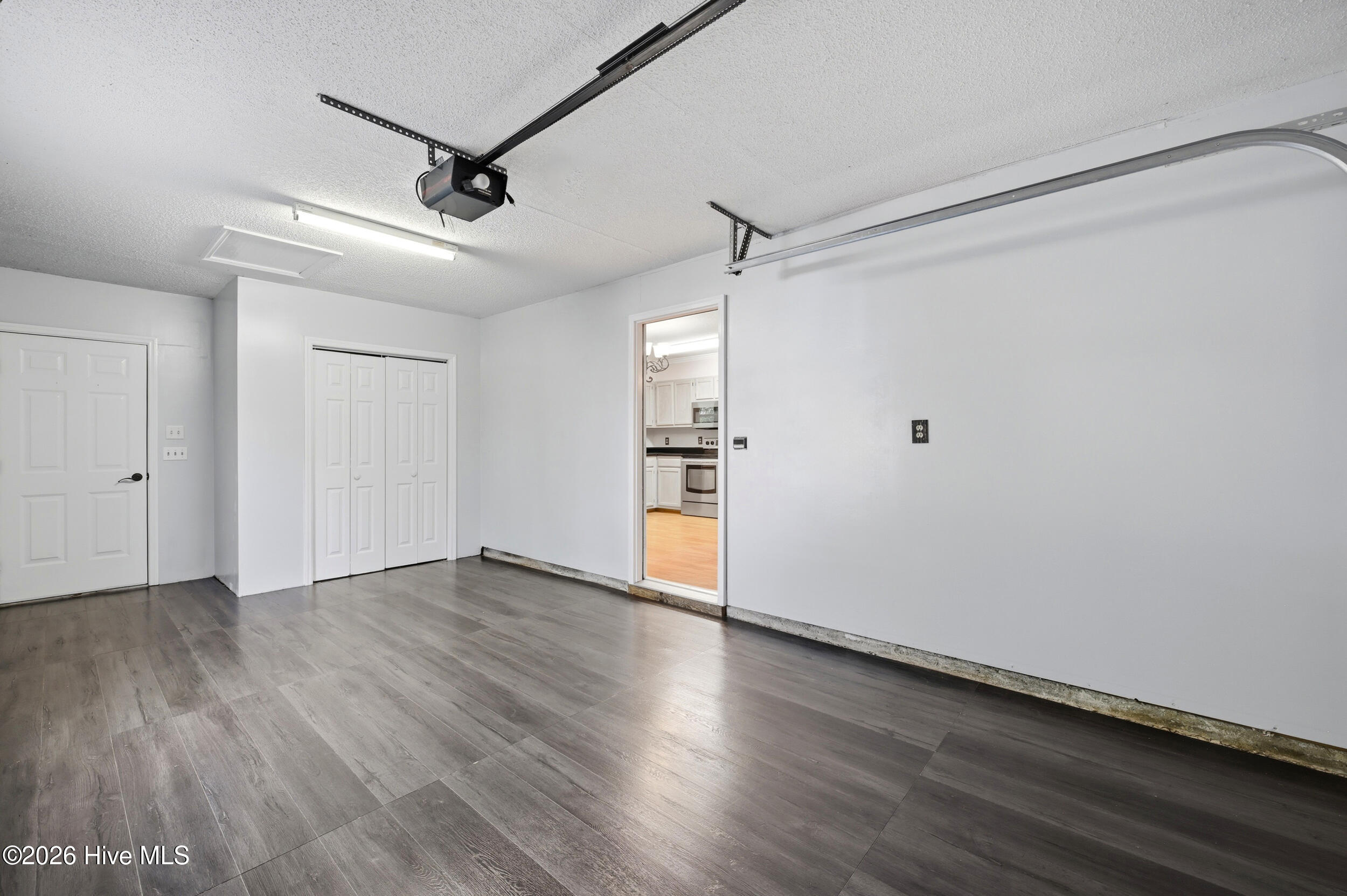 100562440 | Photo 26