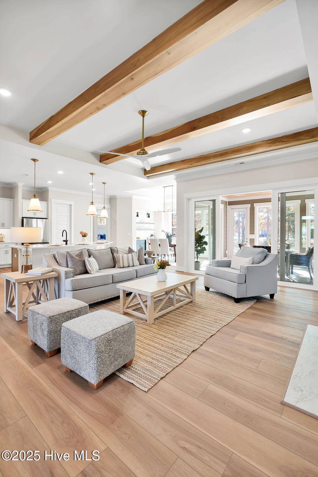 100529674 | Photo 71