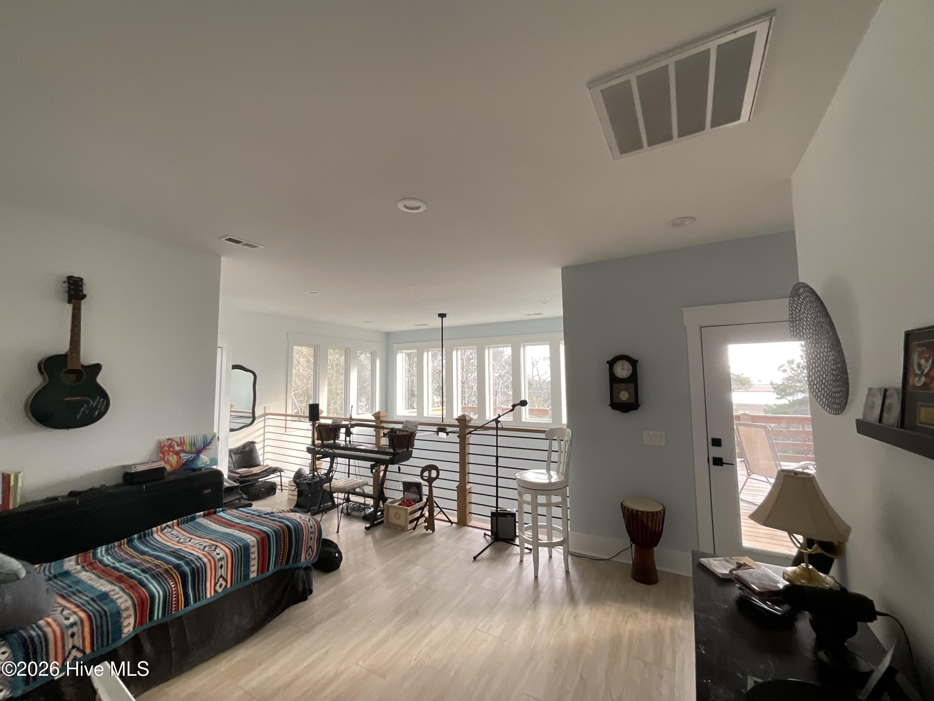 100547303 | Photo 53