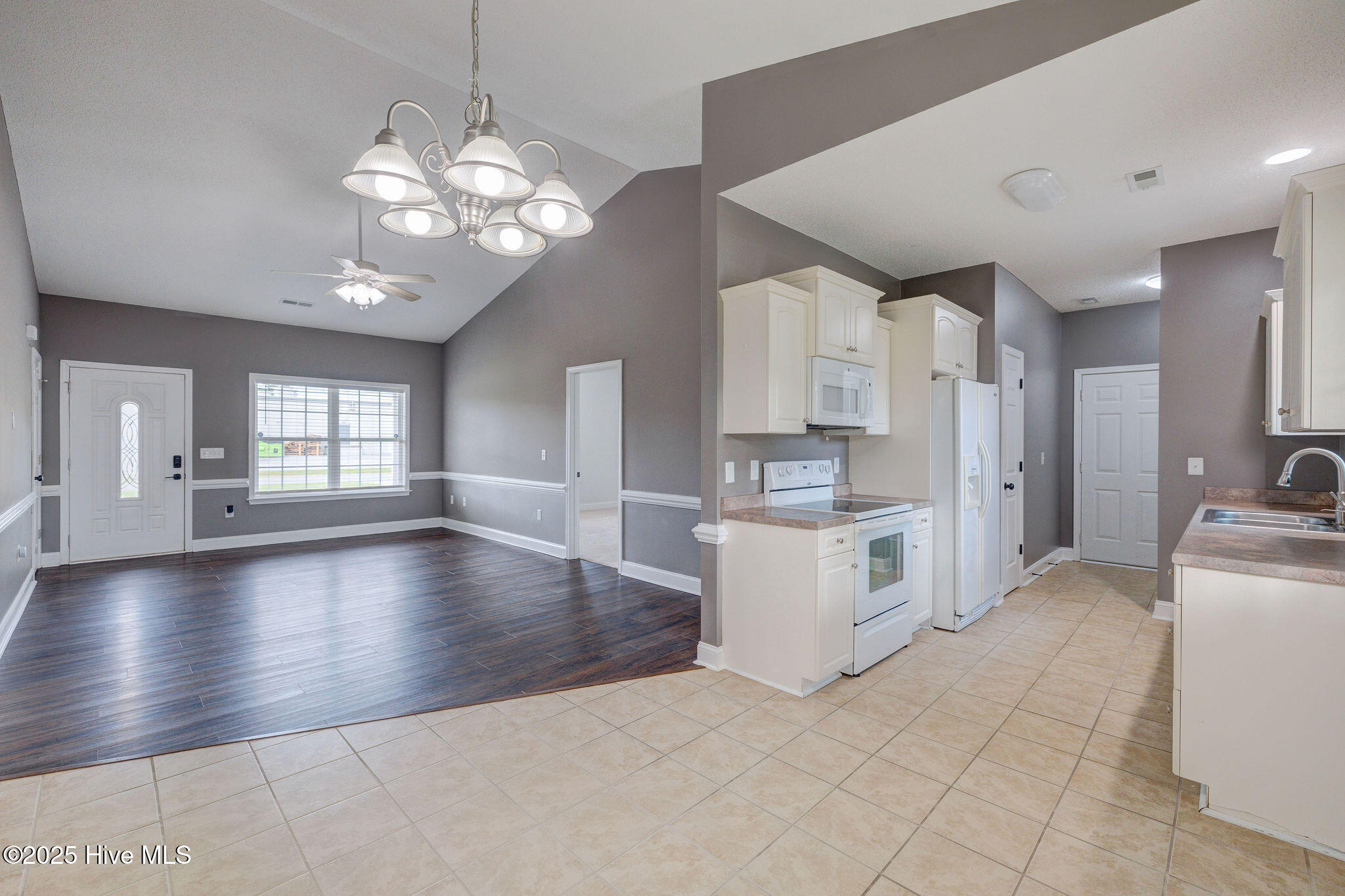 100530033 | Photo 10