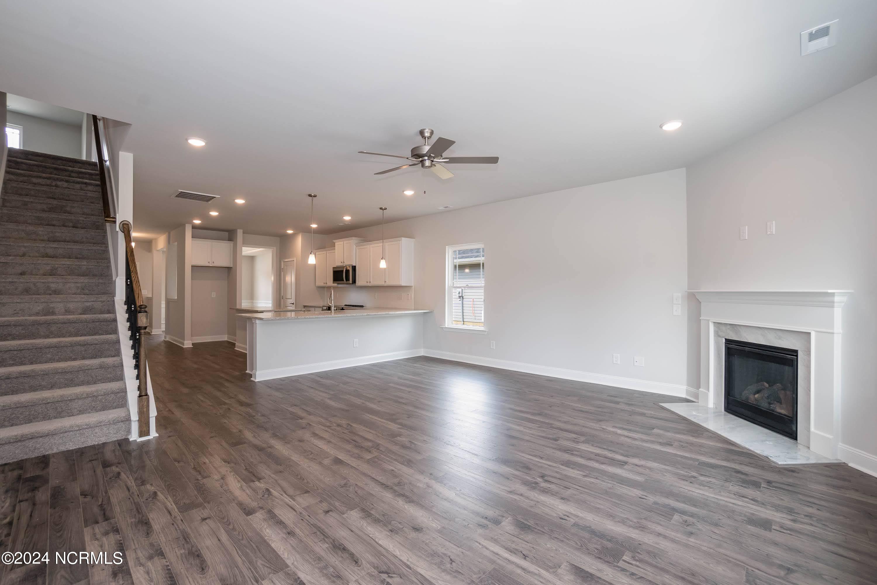 100431065 | Photo 12