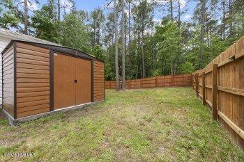 100570288 | Photo 24