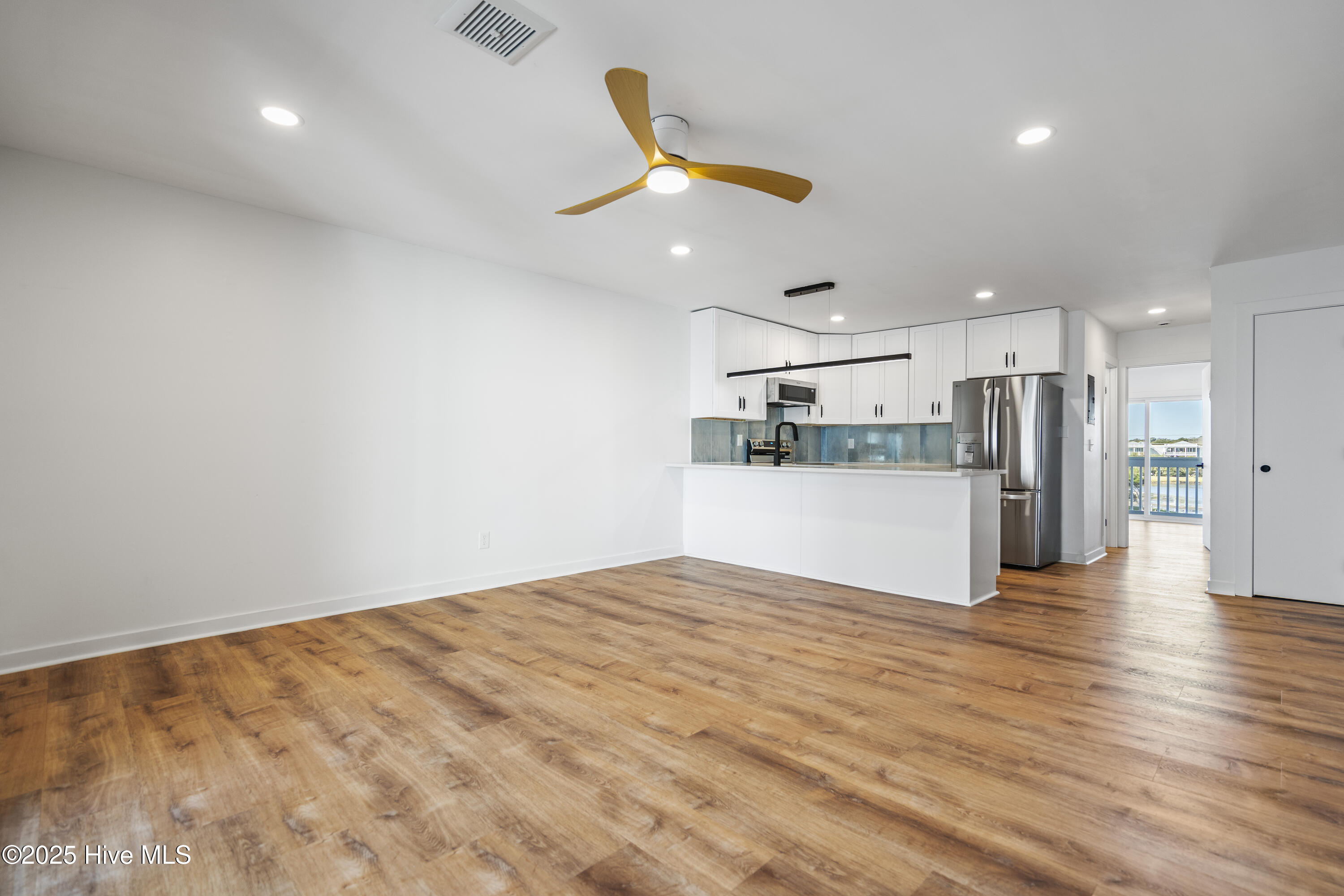 100537895 | Photo 12